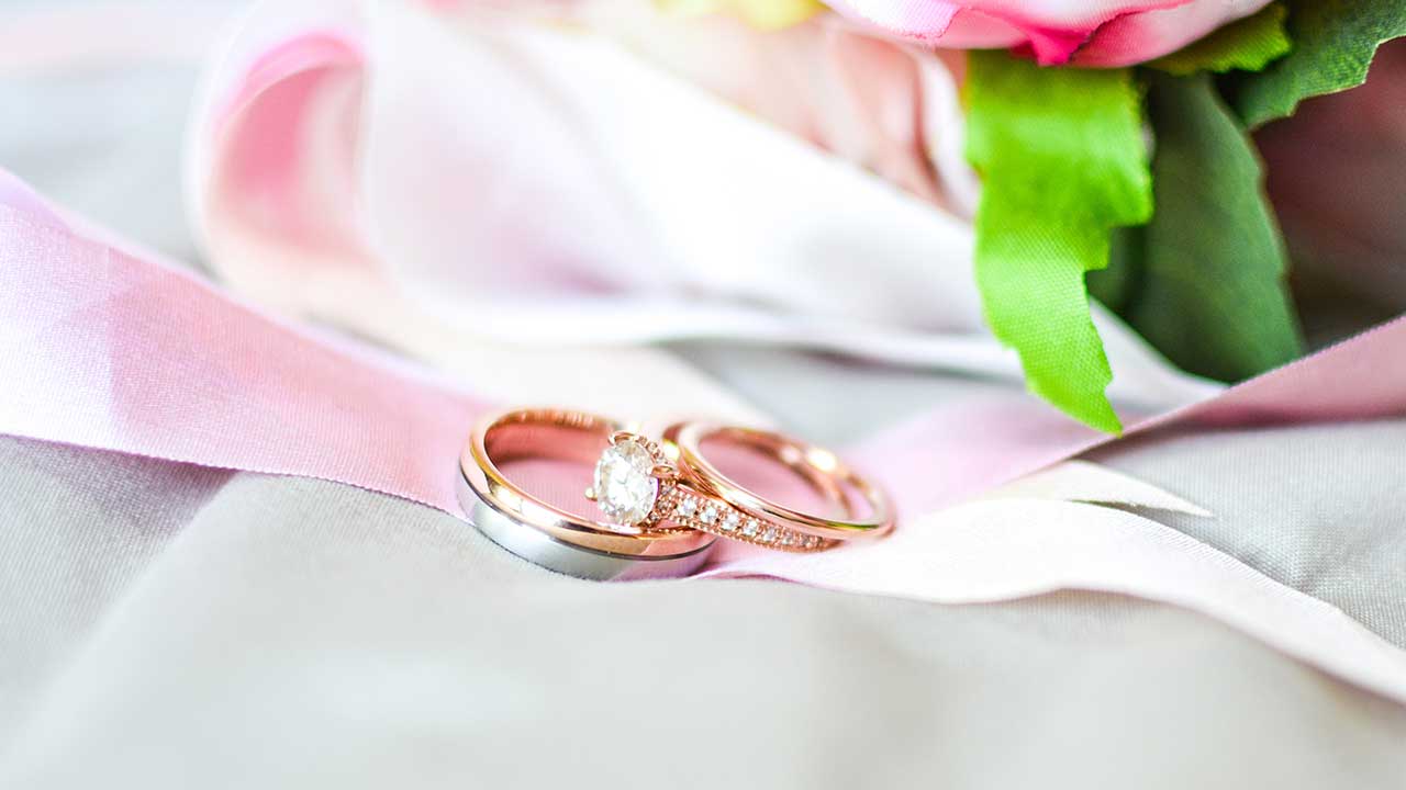 5 Cute Ways to Announce Your Engagement