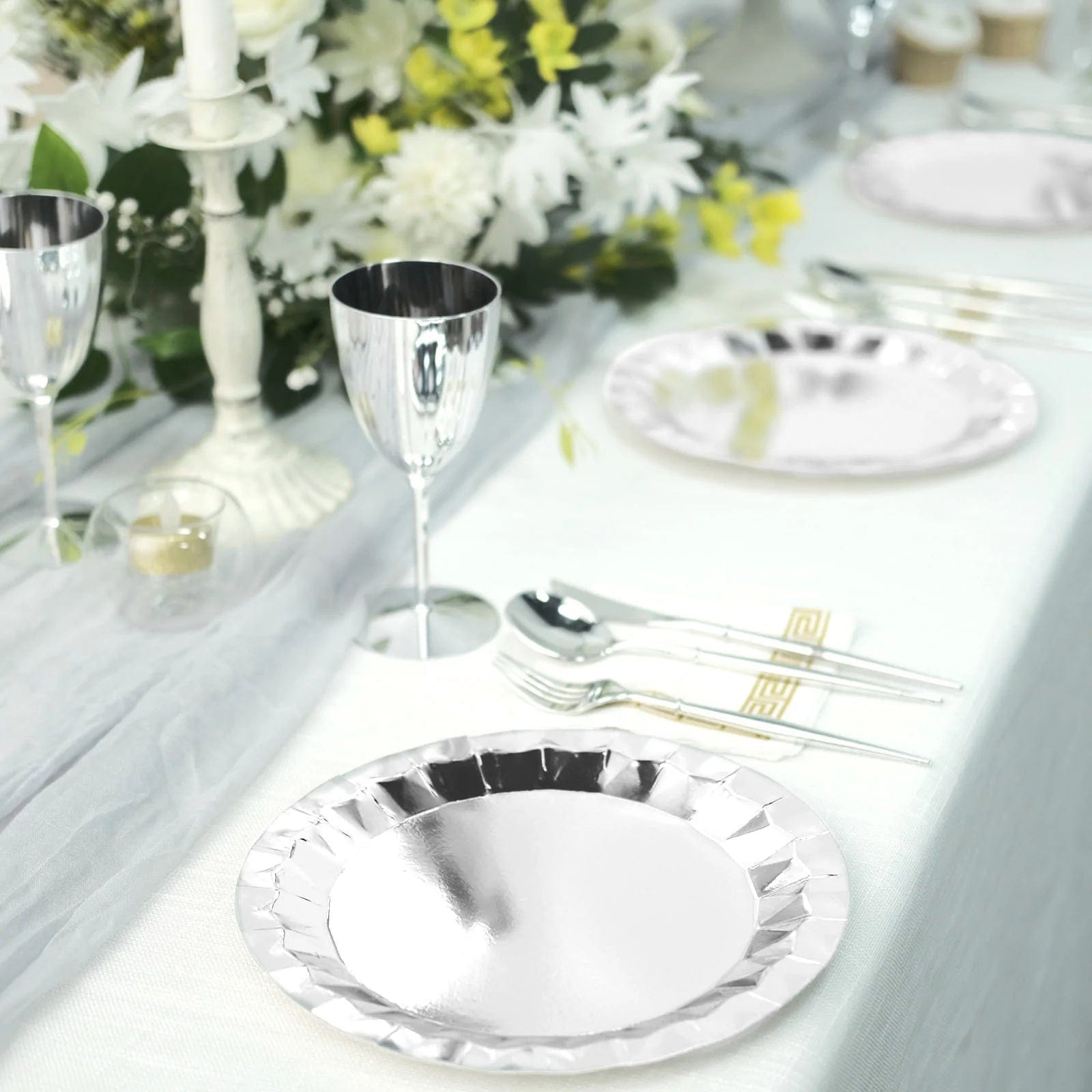 25 Geometric Round Metallic Disposable Dinner Salad Paper Plates