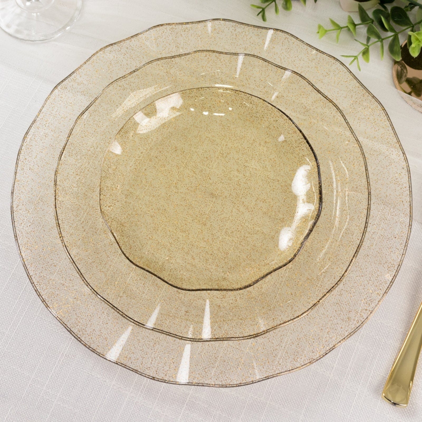 10 Round Disposable Salad Dinner Plastic Plates with Gold Wavy Trim