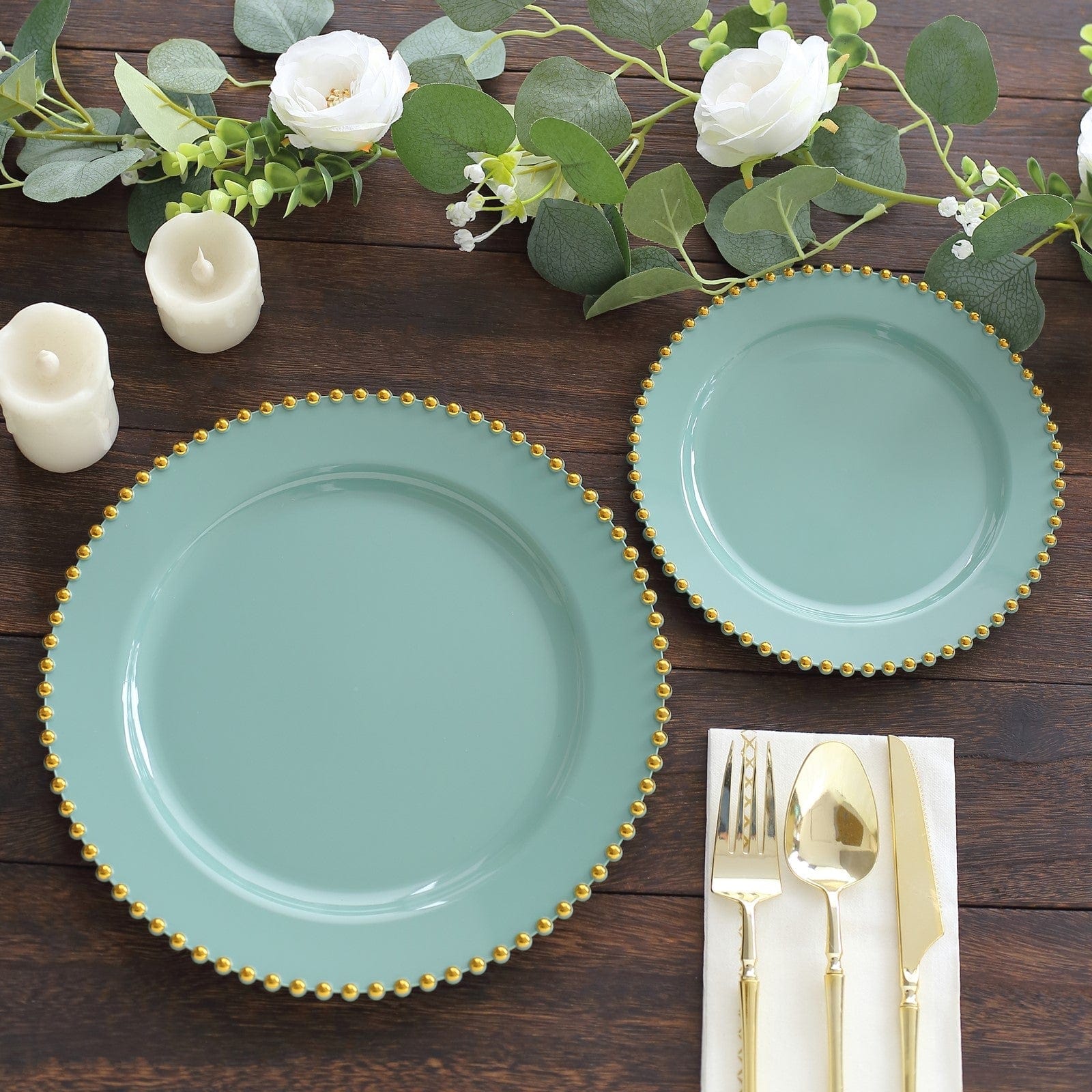 10 Round Disposable Plastic Salad and Dinner Plates with Beaded Trim