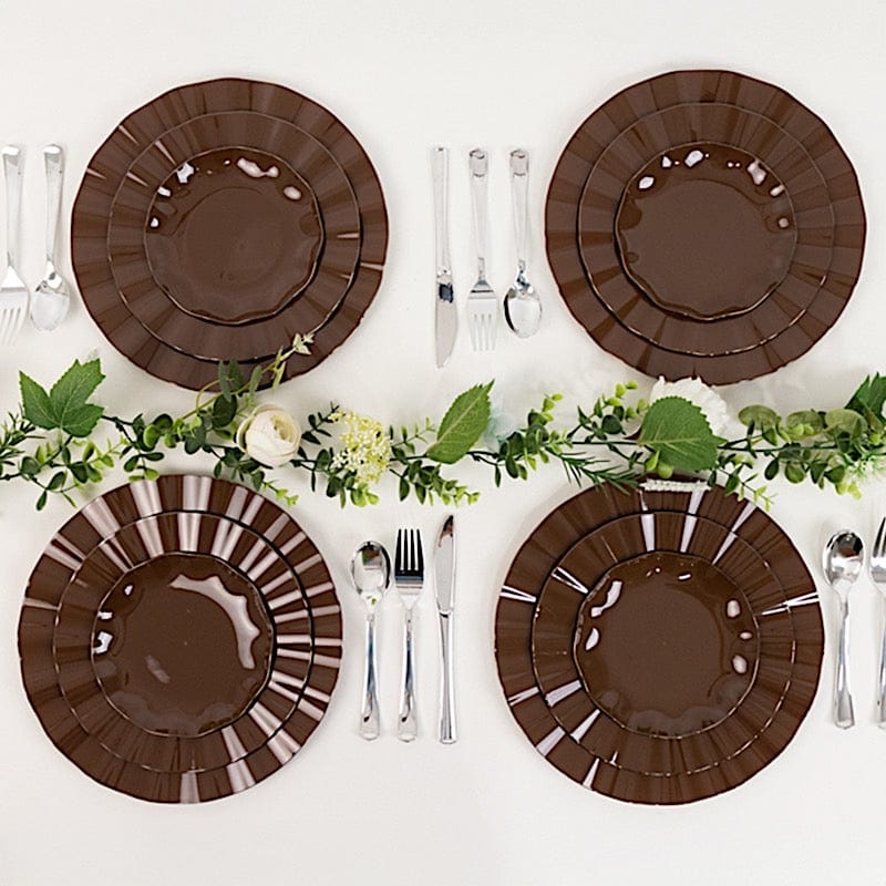 10 Round Disposable Salad Dinner Plastic Plates with Gold Wavy Trim