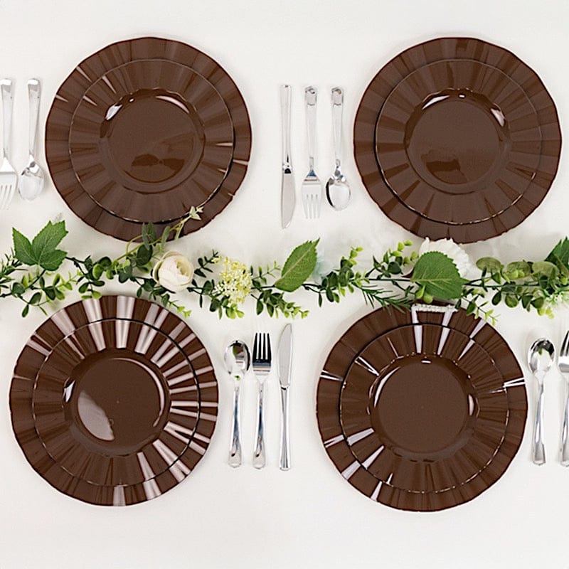 10 Round Disposable Salad Dinner Plastic Plates with Gold Wavy Trim