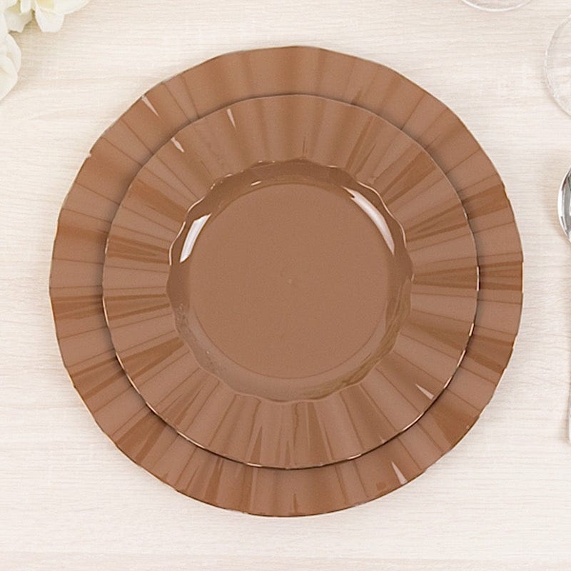 10 Round Disposable Salad Dinner Plastic Plates with Gold Wavy Trim
