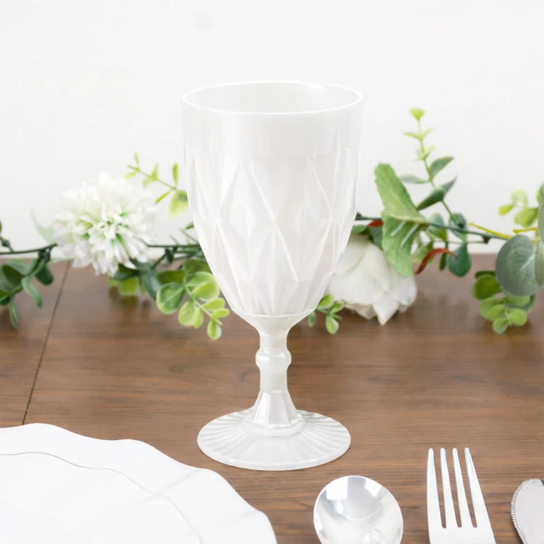 12 Goblets 11oz Vintage Diamond Cut Plastic Wine Glasses