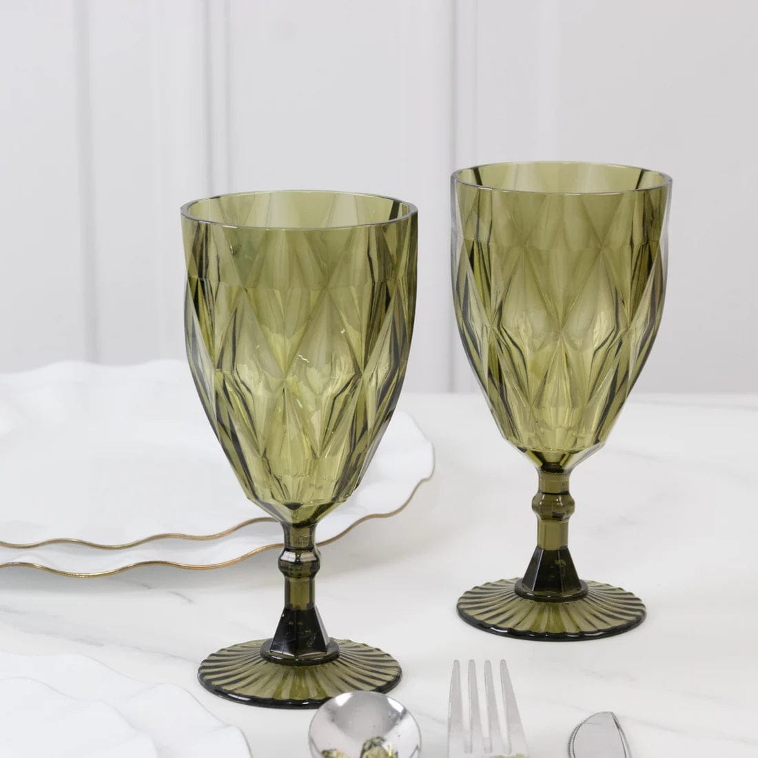 12 Goblets 11oz Vintage Diamond Cut Plastic Wine Glasses