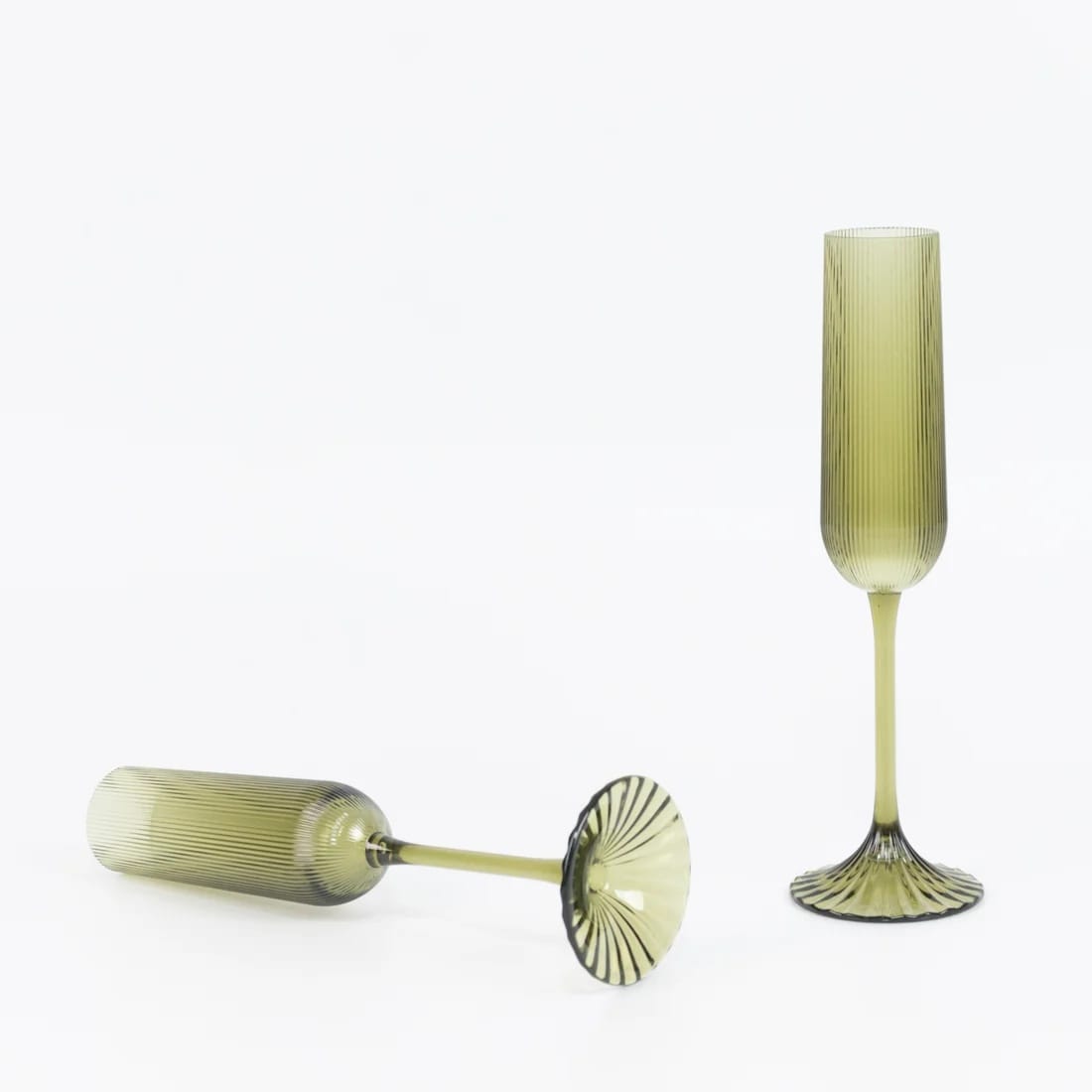12 Ribbed 4 oz Plastic Champagne Flutes Disposable Glasses