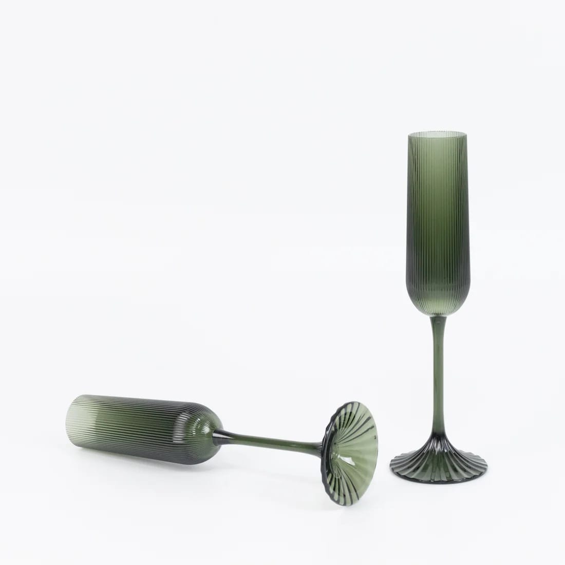 12 Ribbed 4 oz Plastic Champagne Flutes Disposable Glasses