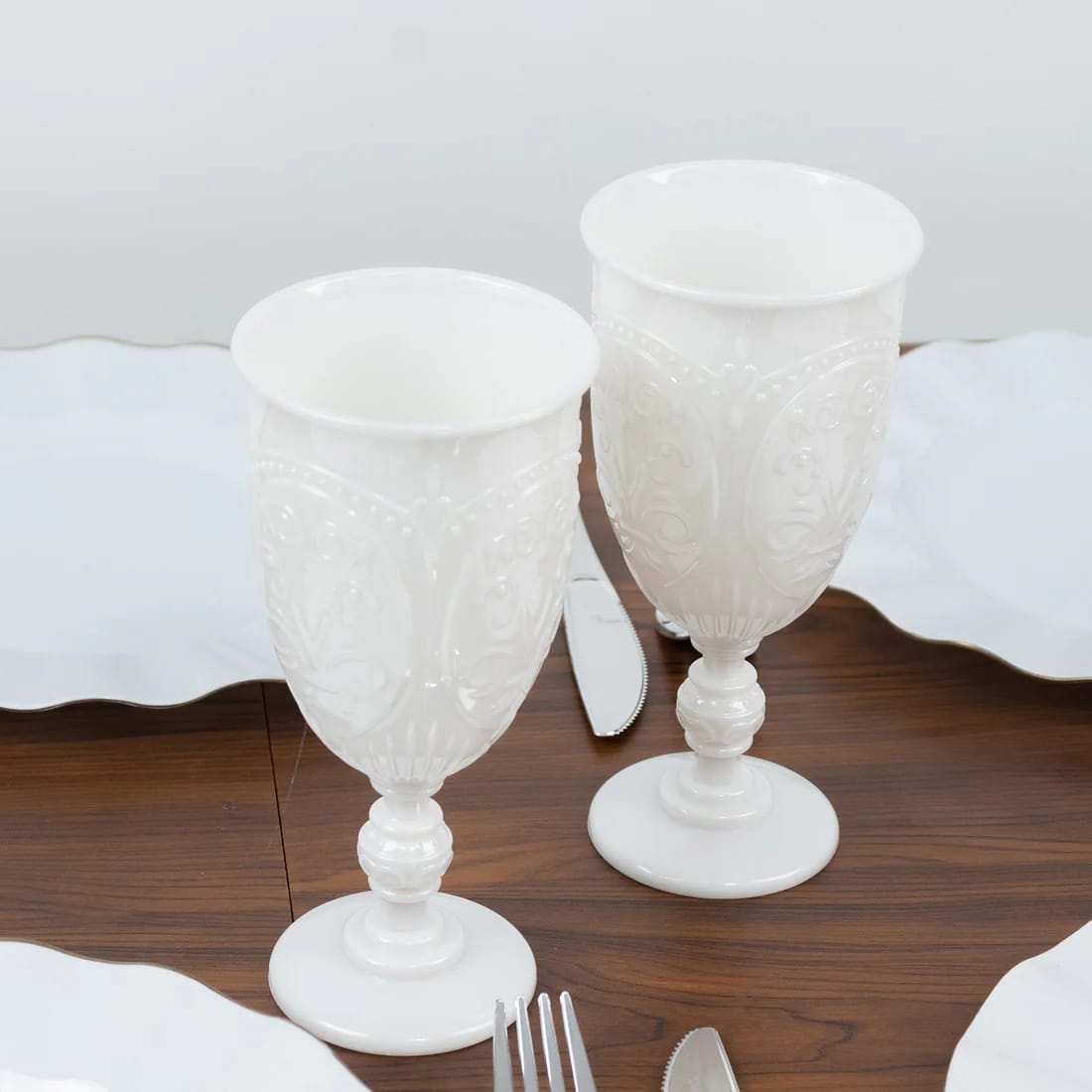 24 Transparent 10 oz Plastic Wine Glasses Retro Embossed Style