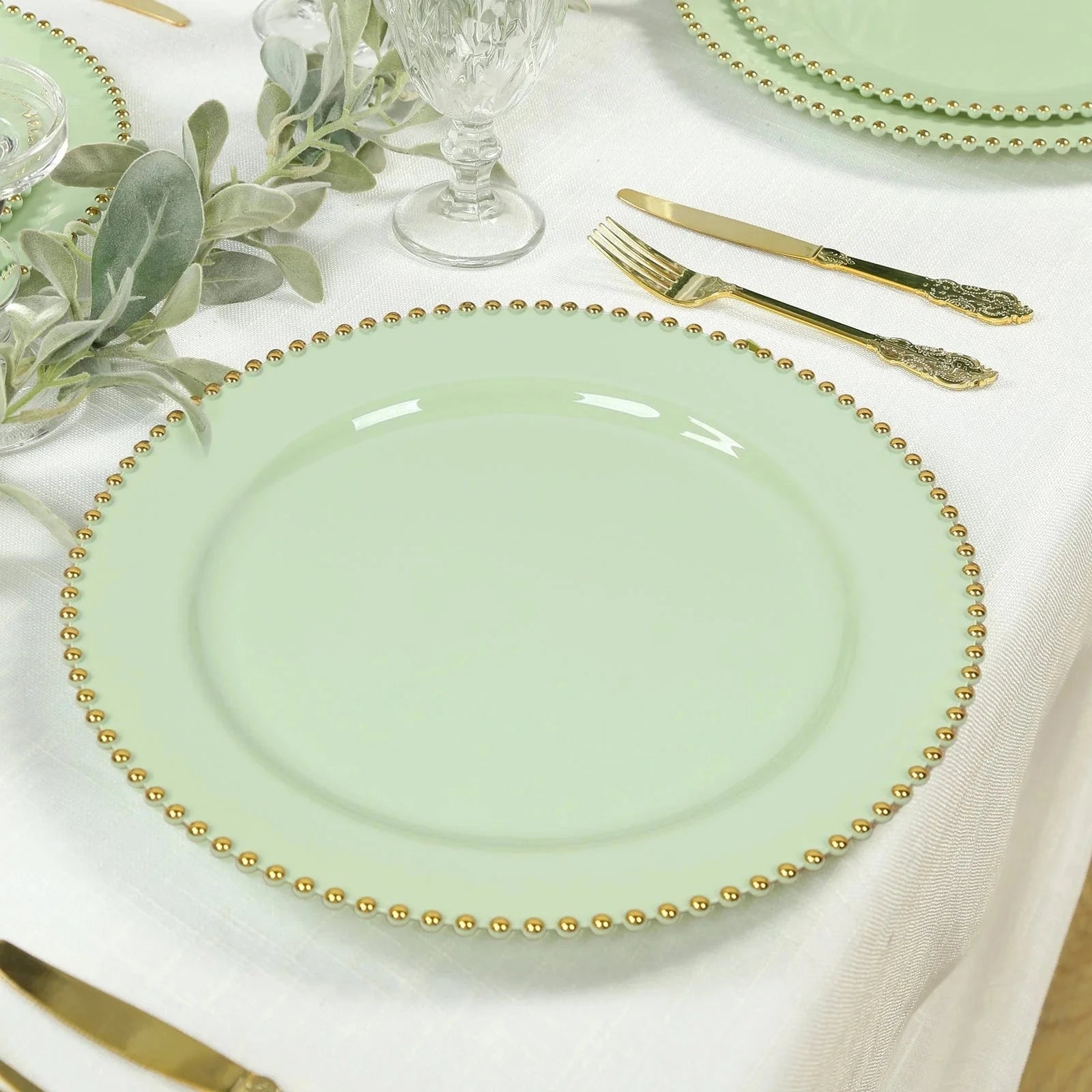 10 Round 13 in Plastic Charger Plates with Beaded Rim