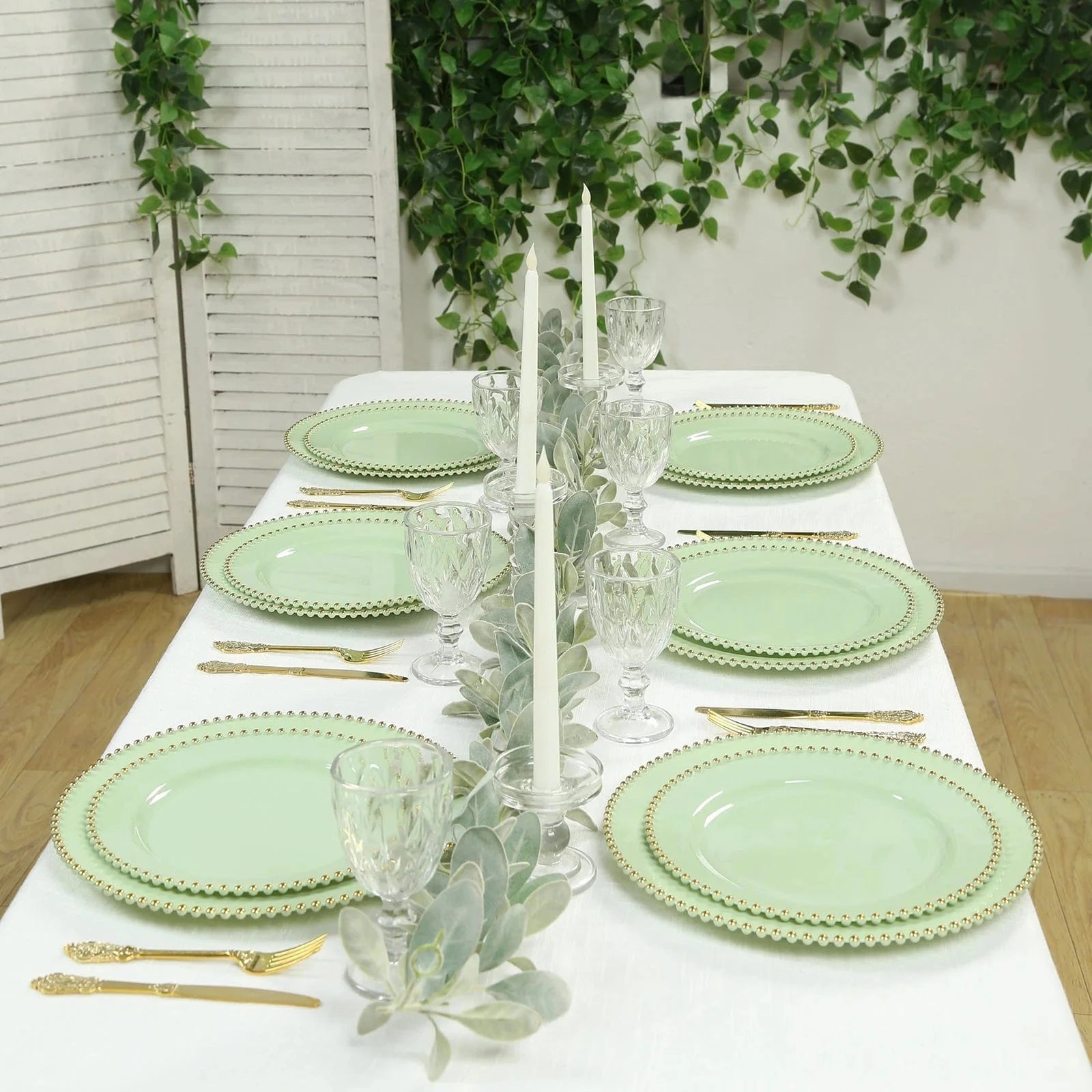 10 Round 13 in Plastic Charger Plates with Beaded Rim