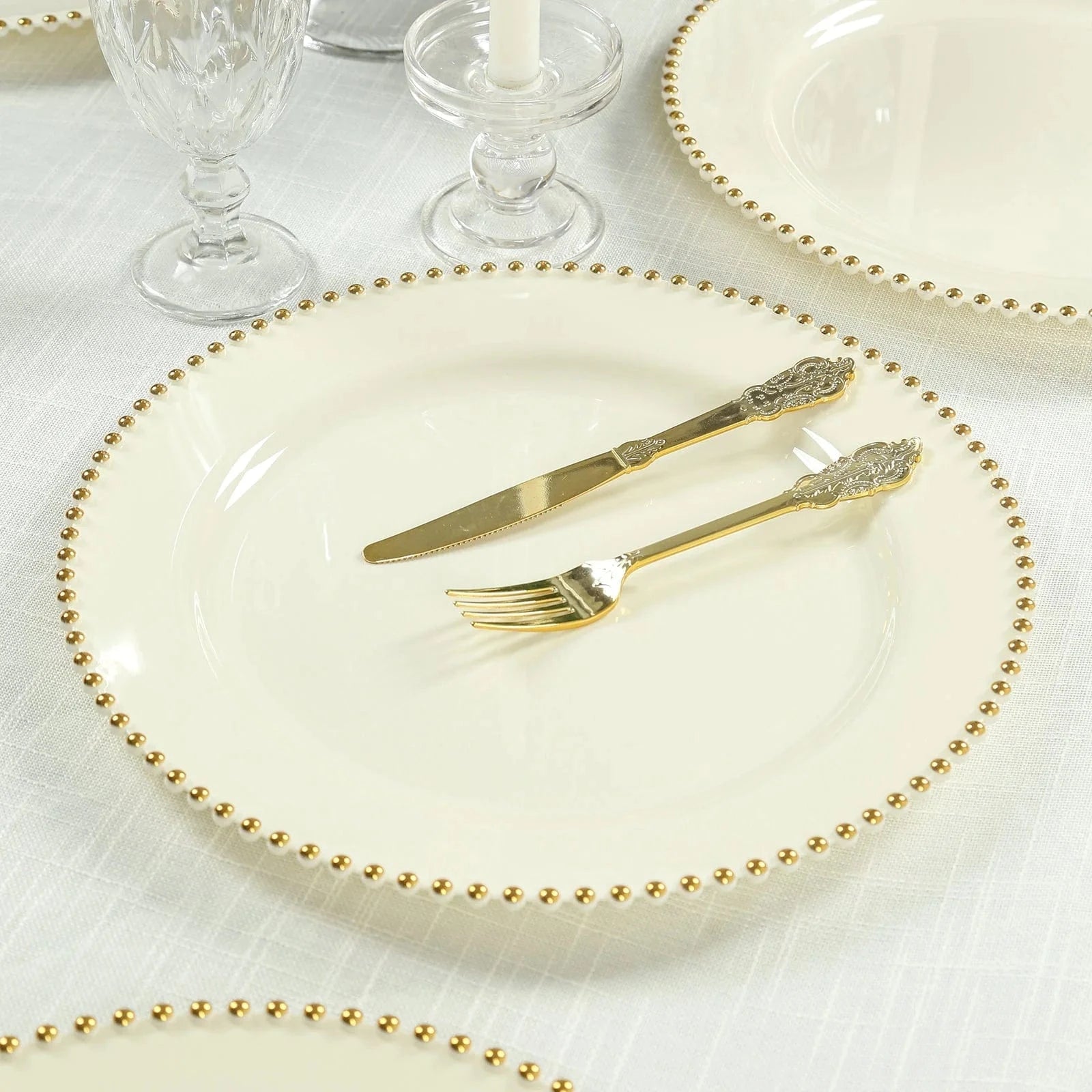 10 Round 13 in Plastic Charger Plates with Beaded Rim