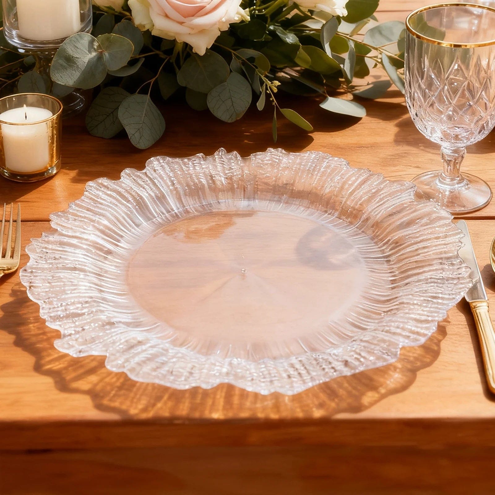 10 Round 13 in Plastic Charger Plates with Reef Rim Design