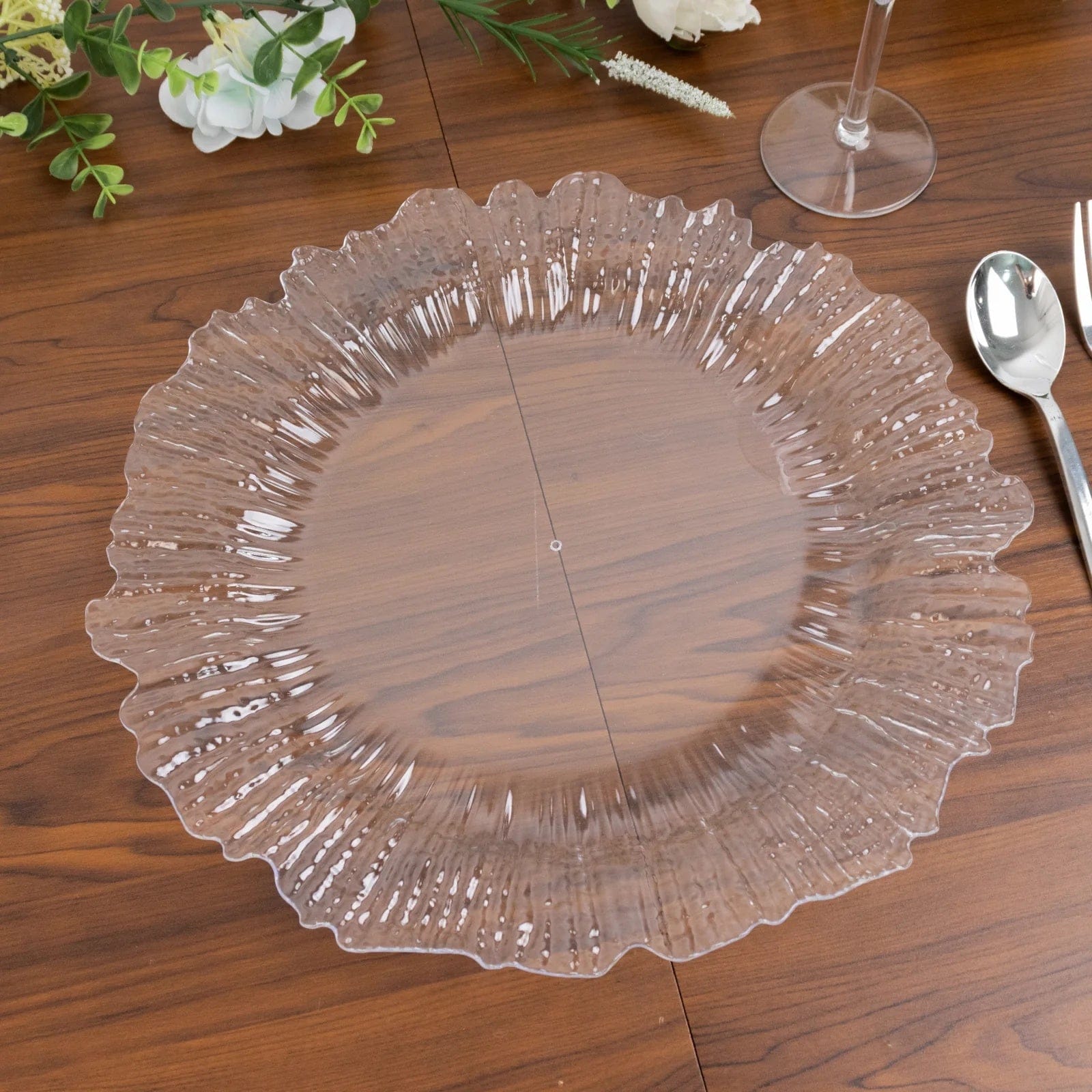 10 Round 13 in Plastic Charger Plates with Reef Rim Design