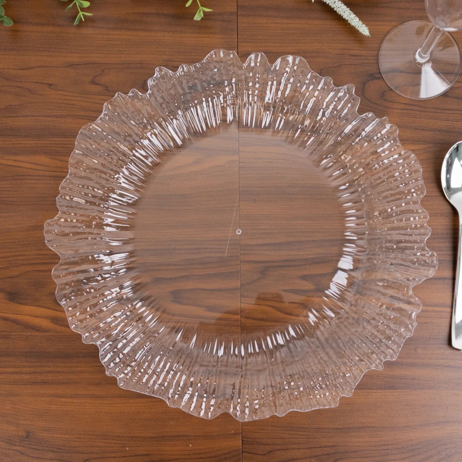 10 Round 13 in Plastic Charger Plates with Reef Rim Design