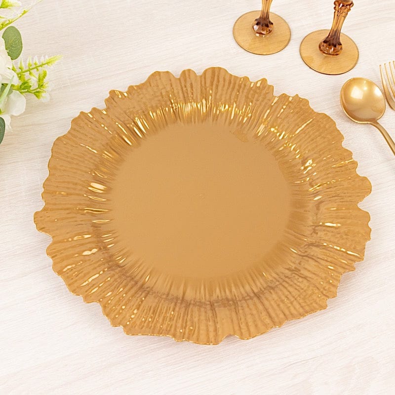 10 Round 13 in Plastic Charger Plates with Reef Rim Design