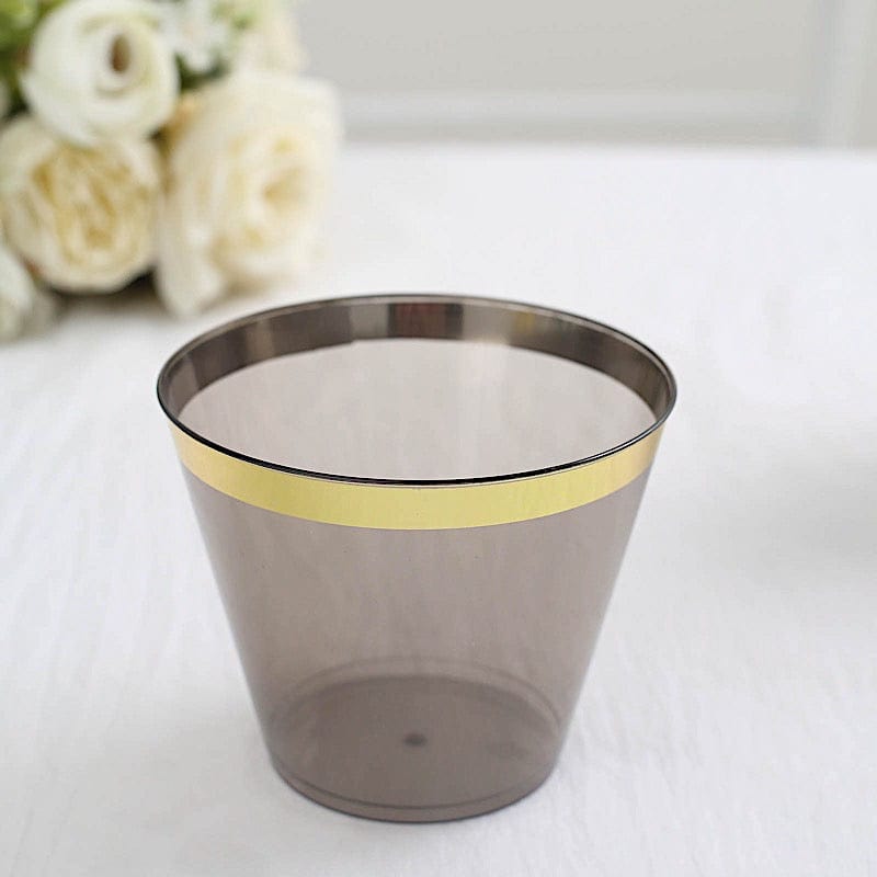 https://balsacircle.com/cdn/shop/files/balsa-circle-cups-25-crystal-black-9-oz-disposable-plastic-cups-with-gold-trim-plst-cu0036-blkgd-31747275292720_800x800.jpg?v=1686331852