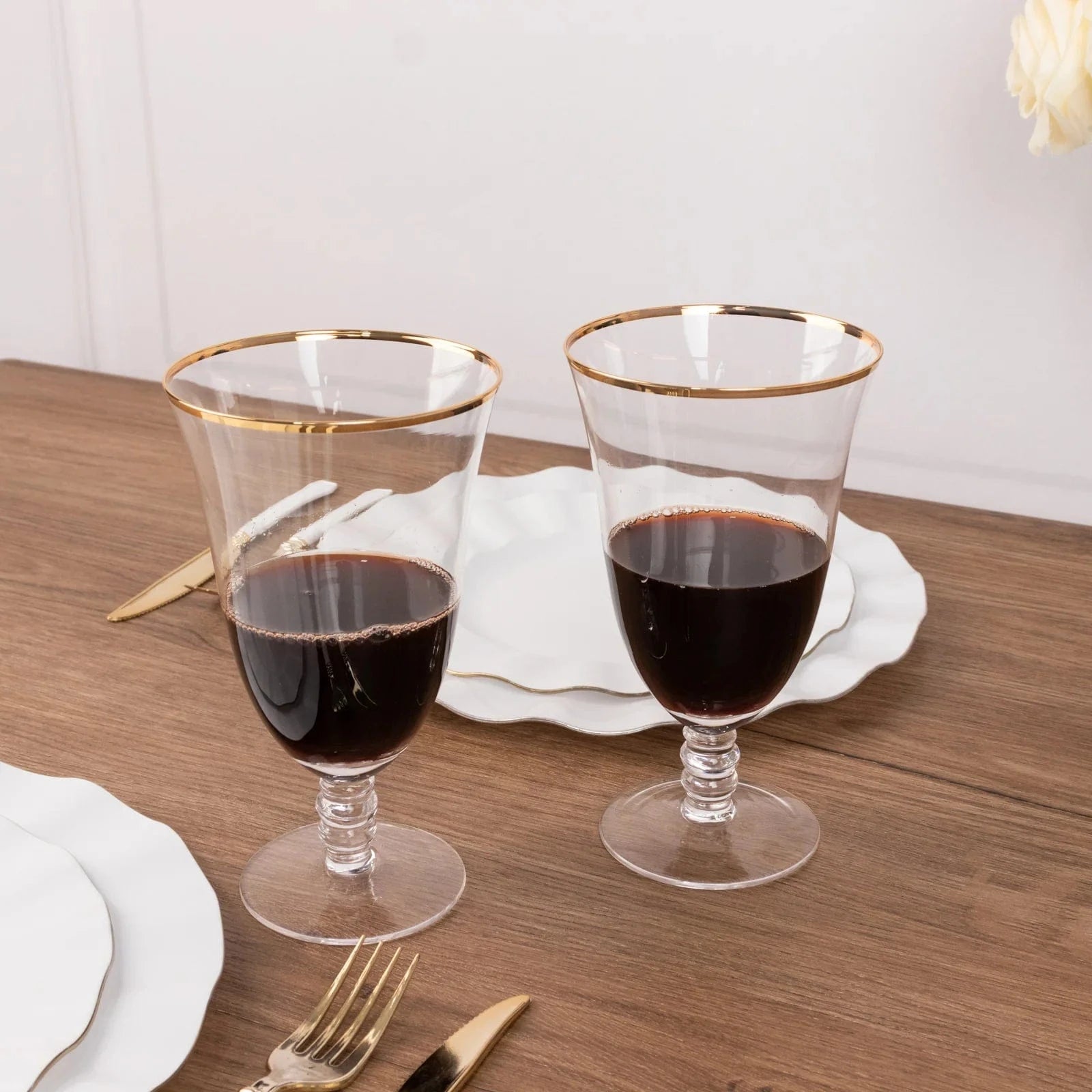 6 Clear Wine Glasses 16oz Gold Rimmed Design with Short Beaded Stem
