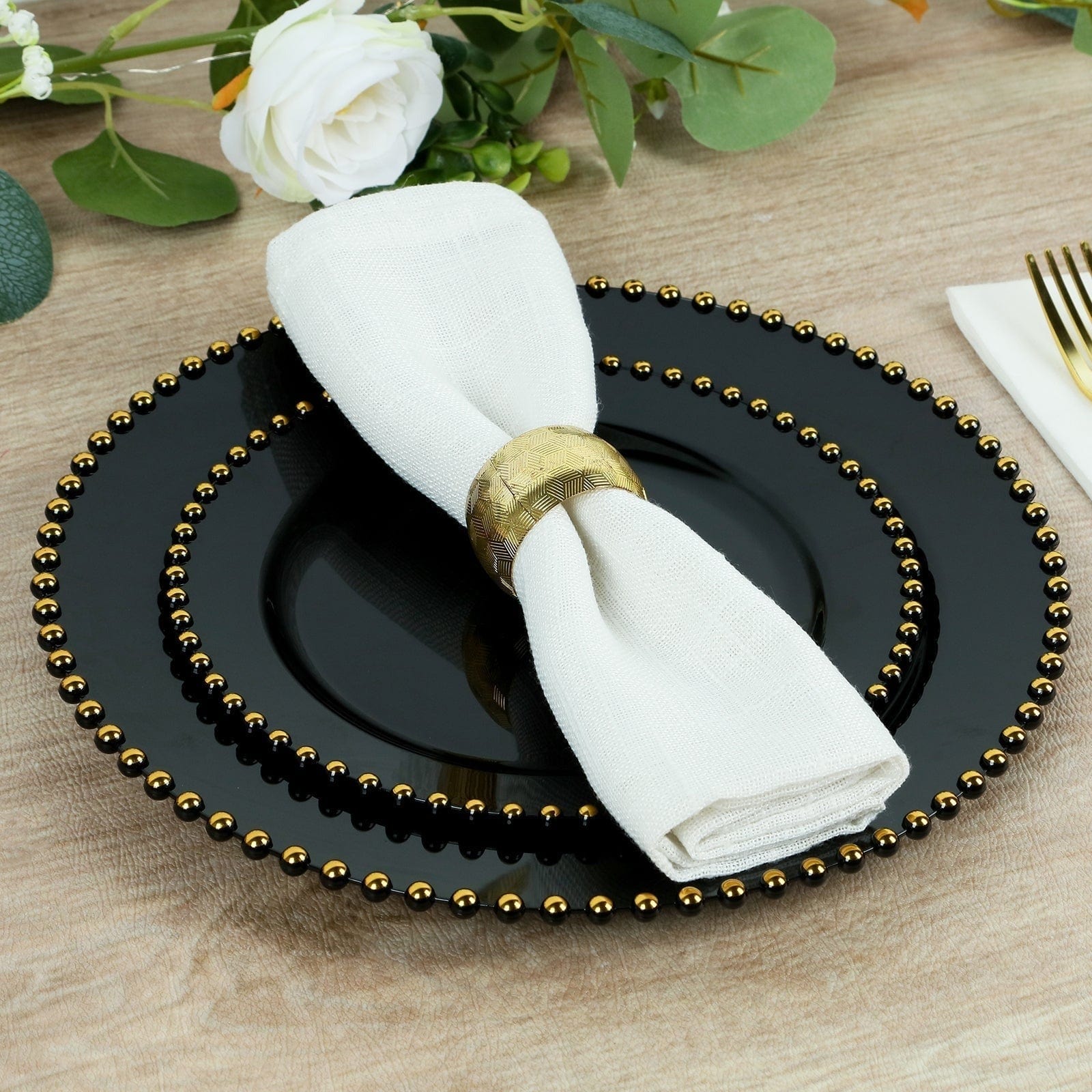 10 Round Disposable Plastic Salad and Dinner Plates with Beaded Trim