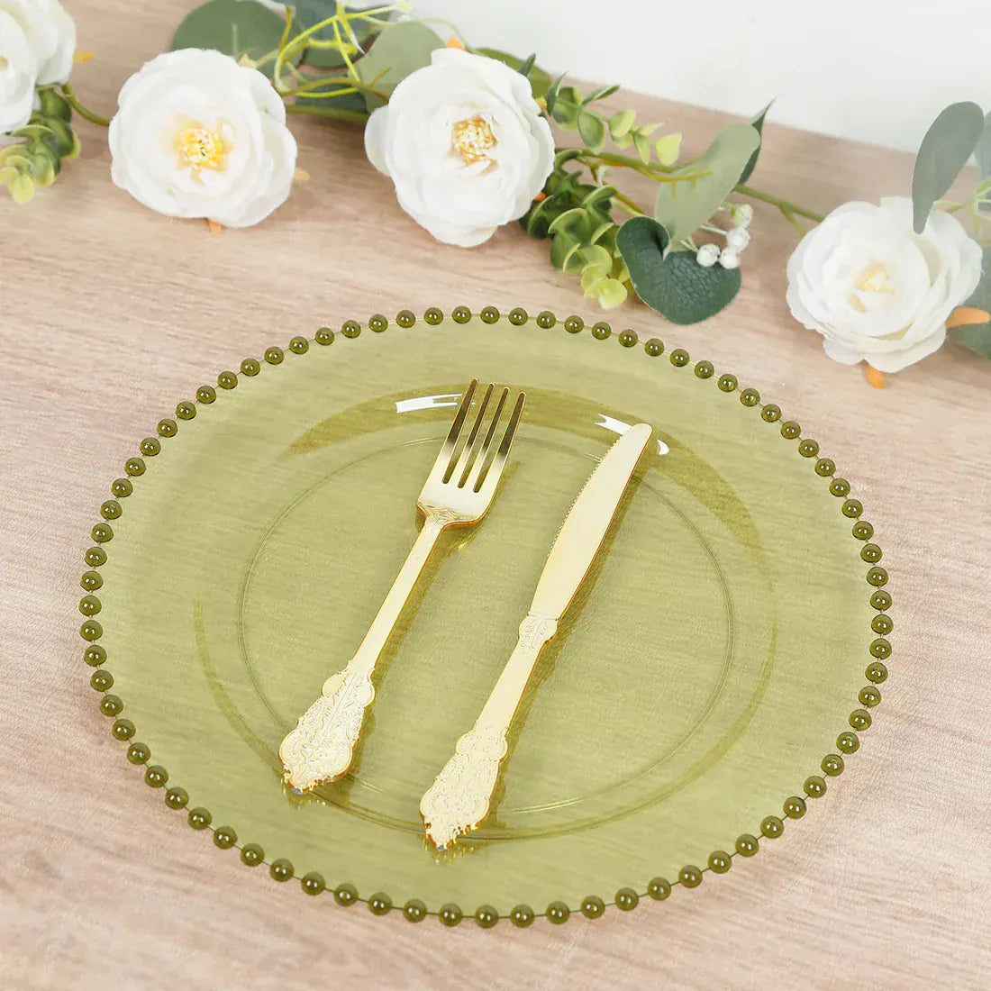 10 Round Disposable Plastic Salad and Dinner Plates with Beaded Trim