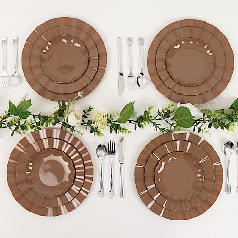10 Round Disposable Salad Dinner Plastic Plates with Gold Wavy Trim