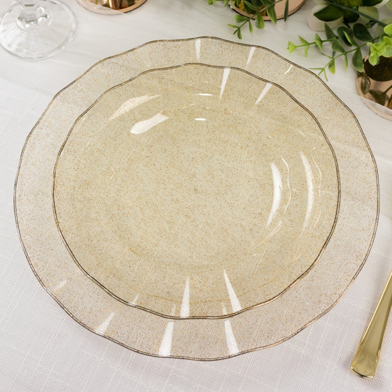 10 Round Disposable Salad Dinner Plastic Plates with Gold Wavy Trim