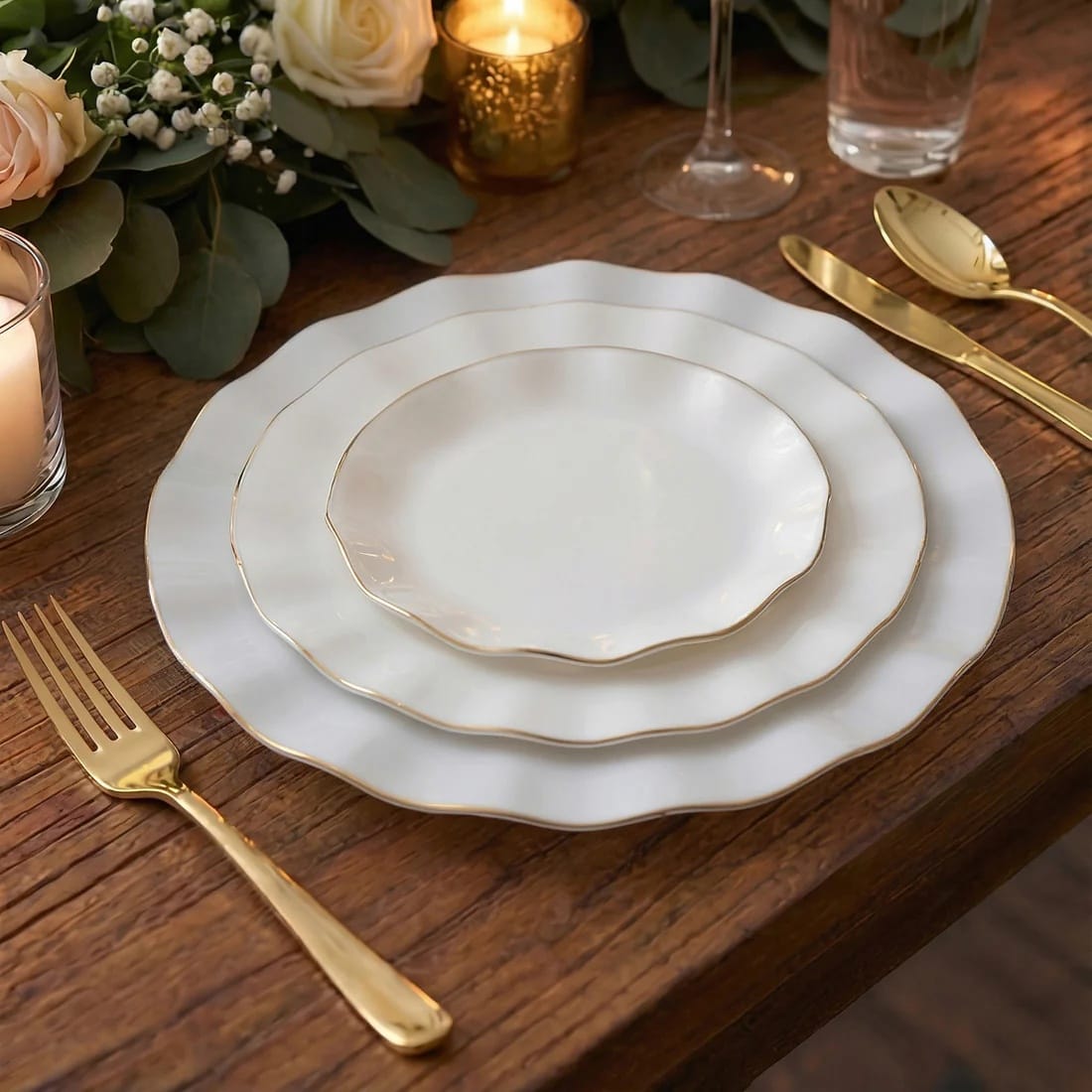 10 Round Disposable Salad Dinner Plastic Plates with Gold Wavy Trim