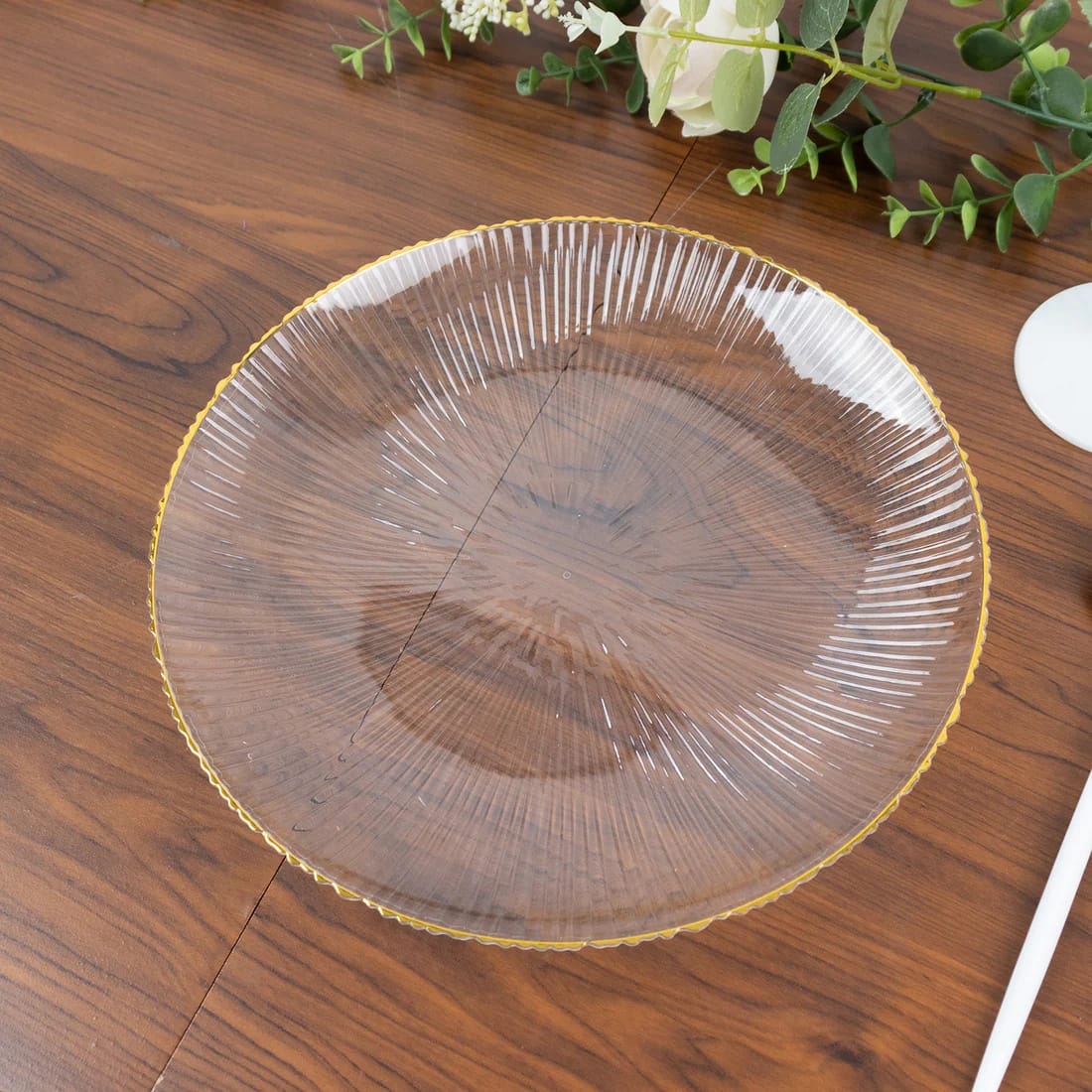 20 Clear Plastic Round Salad Dinner Plates with Ribbed Pattern and Gold Rim