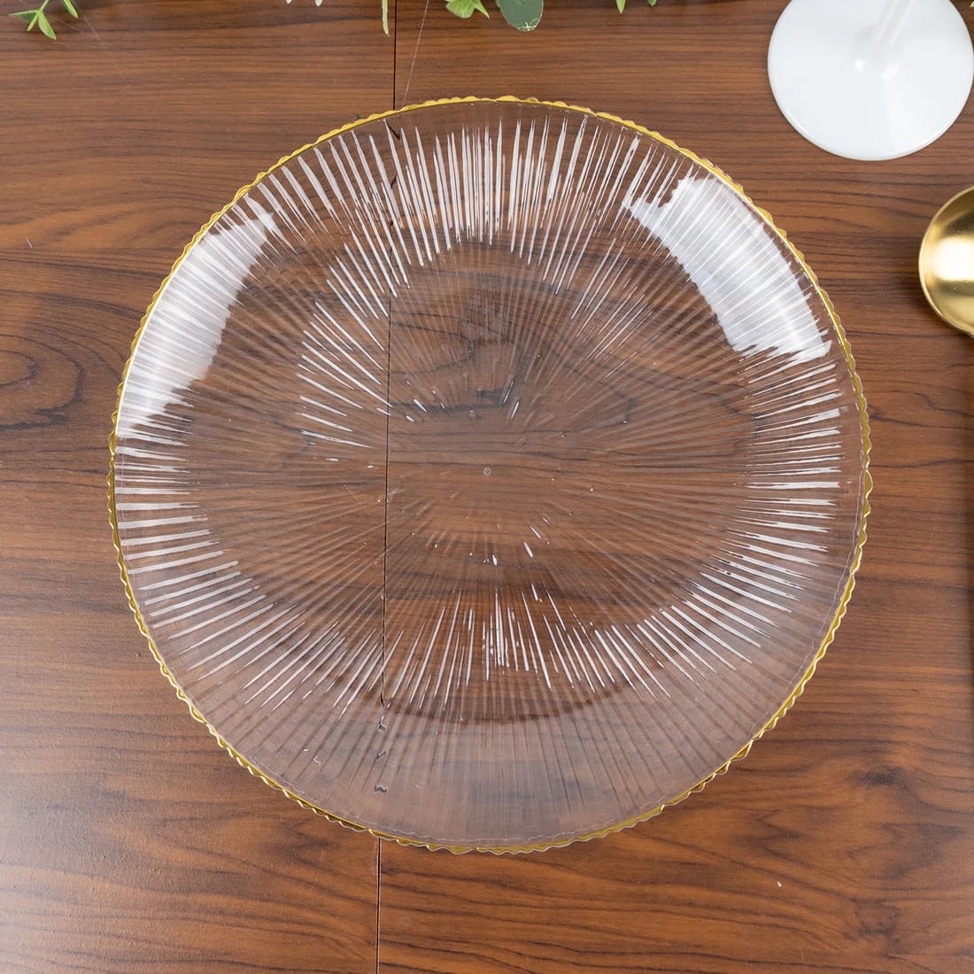 20 Clear Plastic Round Salad Dinner Plates with Ribbed Pattern and Gold Rim