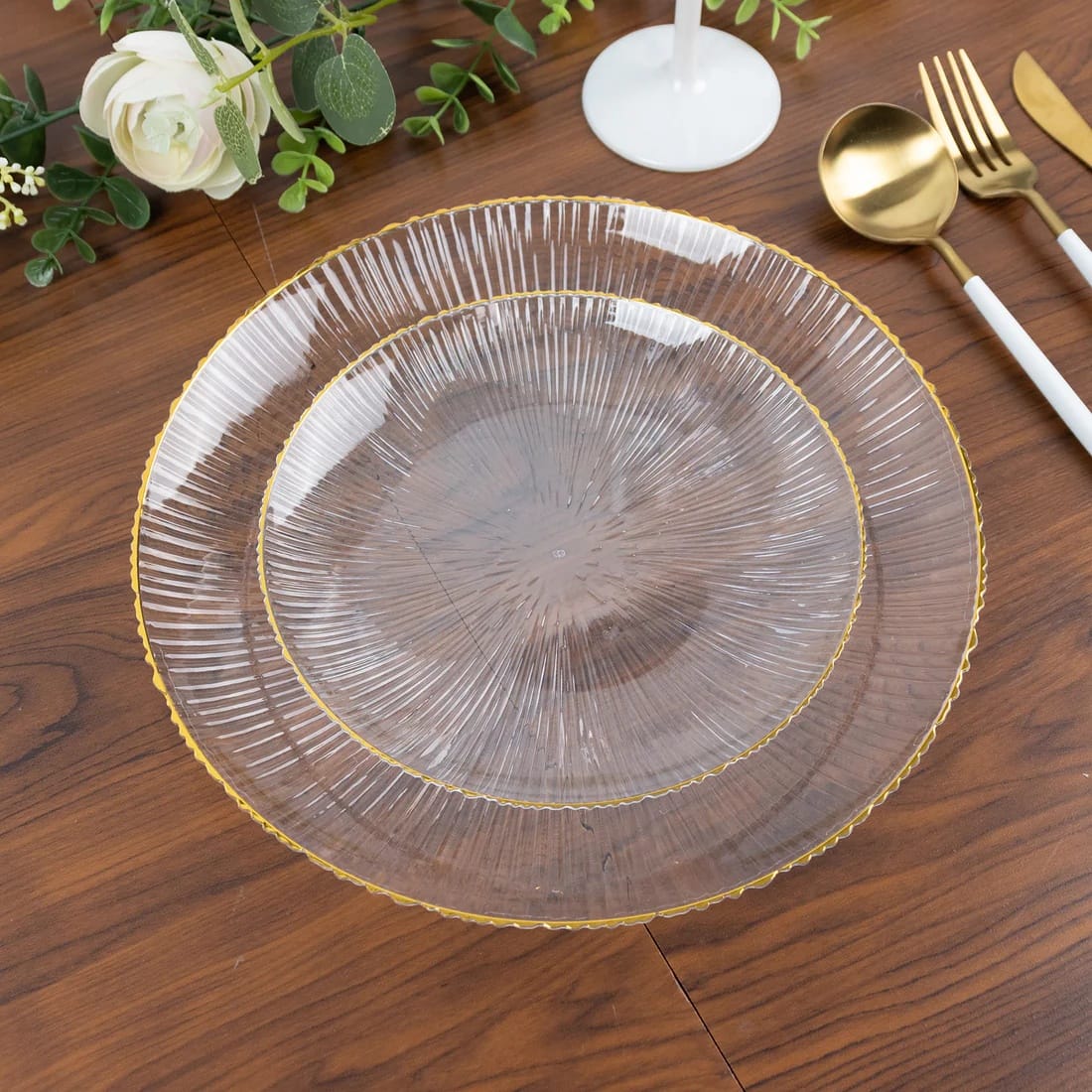 20 Clear Plastic Round Salad Dinner Plates with Ribbed Pattern and Gold Rim