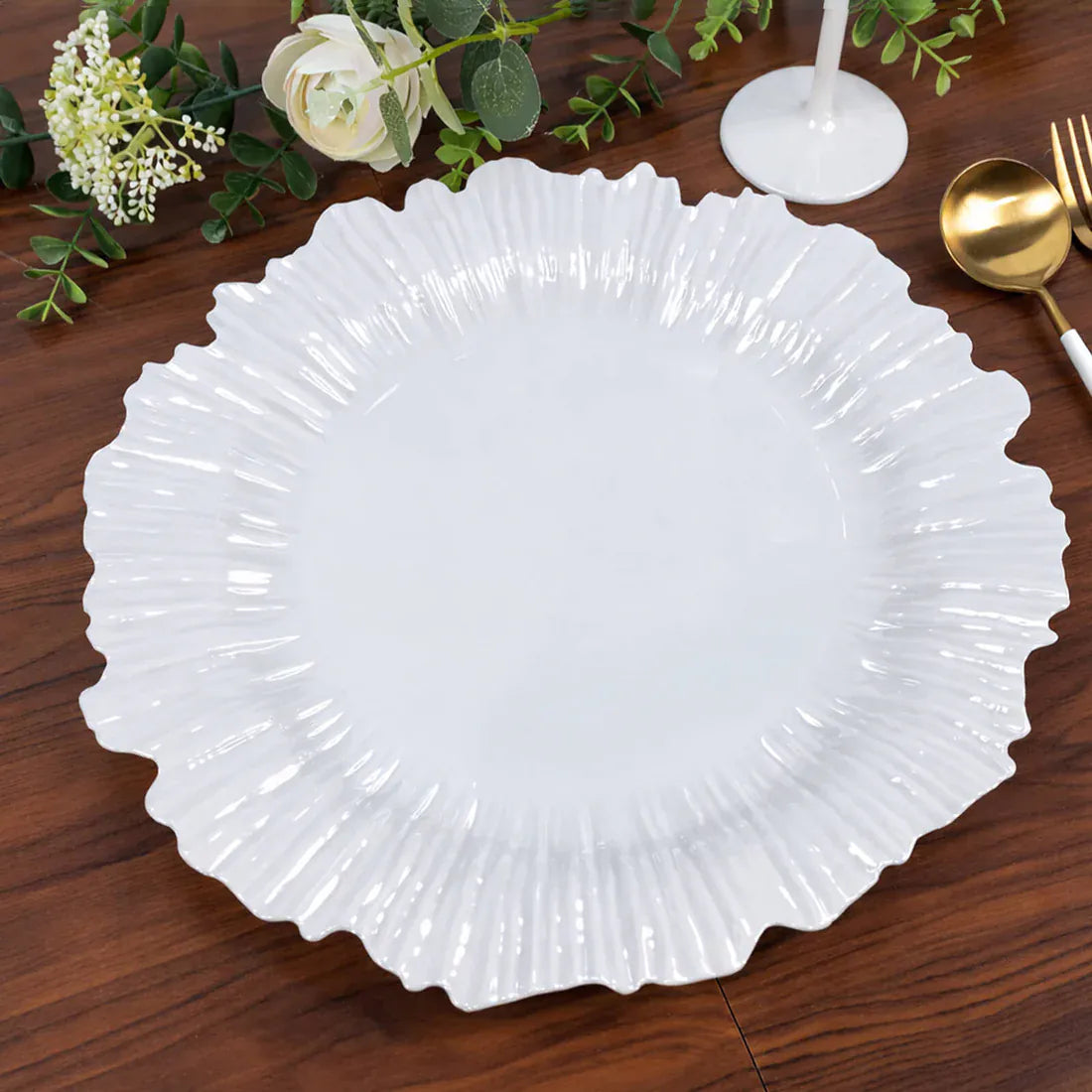 20 pcs 10 in wide Disposable Plastic Plates with Reef Design