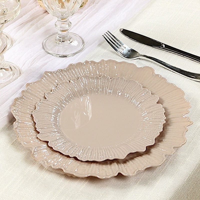 20 pcs 7 in wide Disposable Plastic Plates with Reef Design