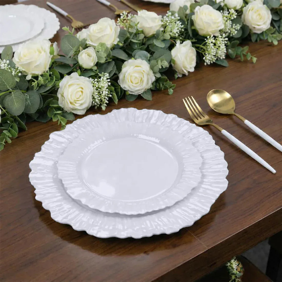 20 pcs 7 in wide Disposable Plastic Plates with Reef Design
