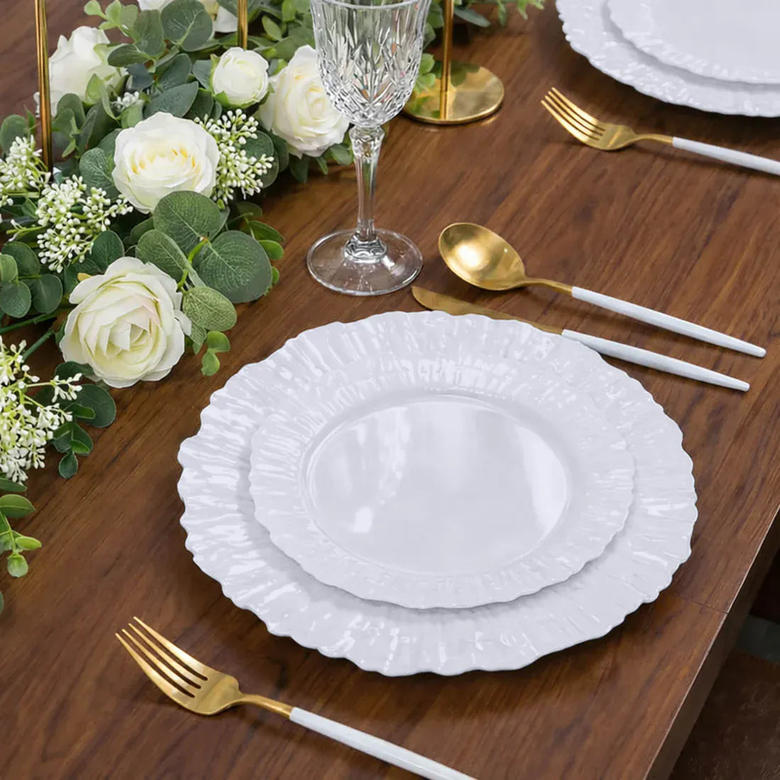 20 pcs 7 in wide Disposable Plastic Plates with Reef Design