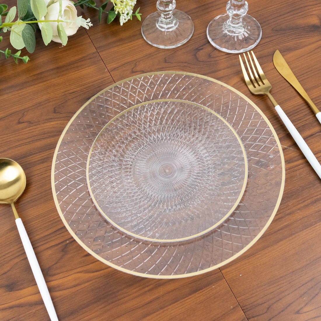 20 Plastic Round Salad Dinner Plates with Diamond Cut Pattern and Gold Rim