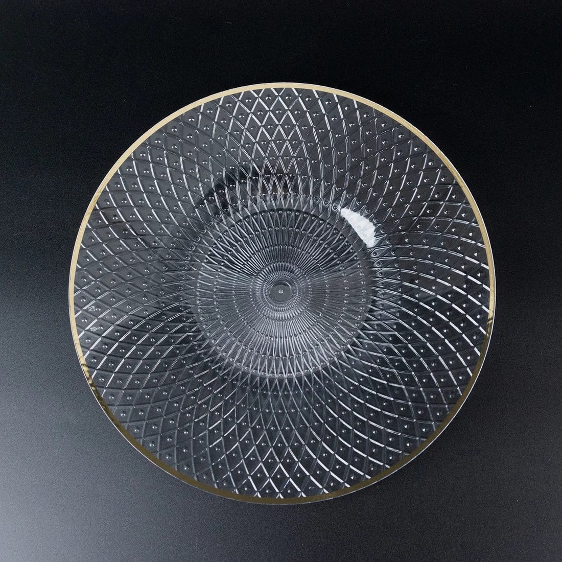 20 Plastic Round Salad Dinner Plates with Diamond Cut Pattern and Gold Rim