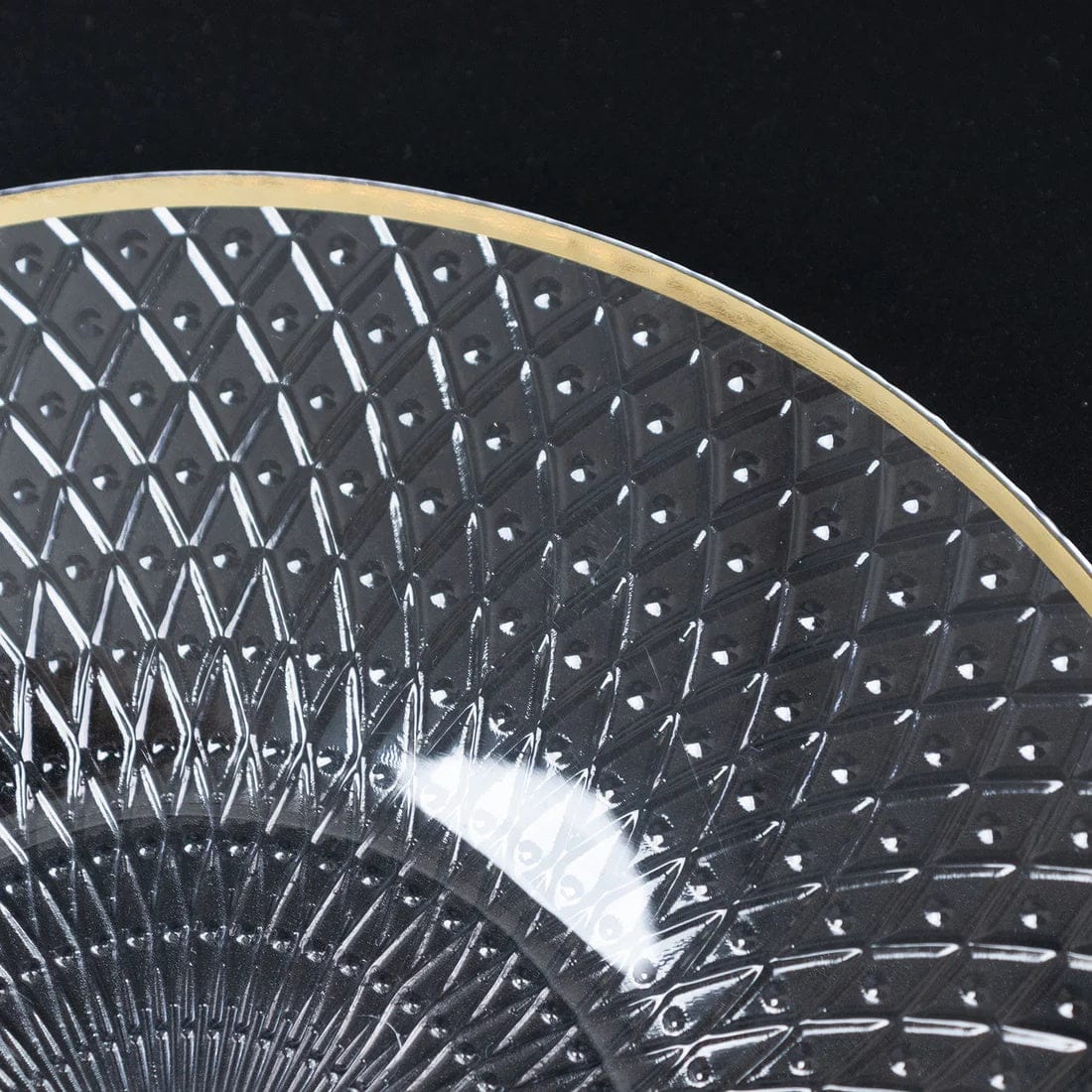 20 Plastic Round Salad Dinner Plates with Diamond Cut Pattern and Gold Rim