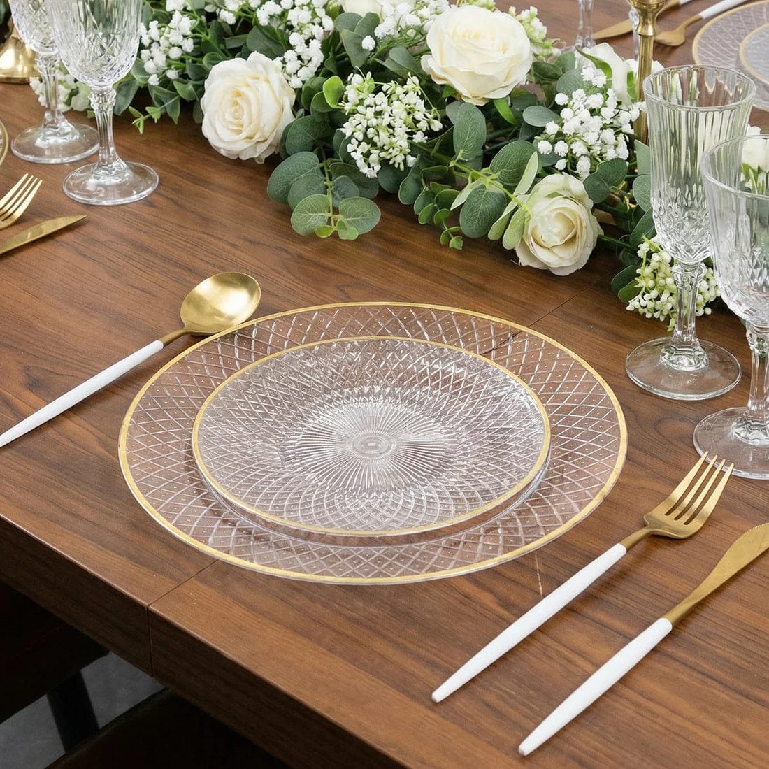 20 Plastic Round Salad Dinner Plates with Diamond Cut Pattern and Gold Rim