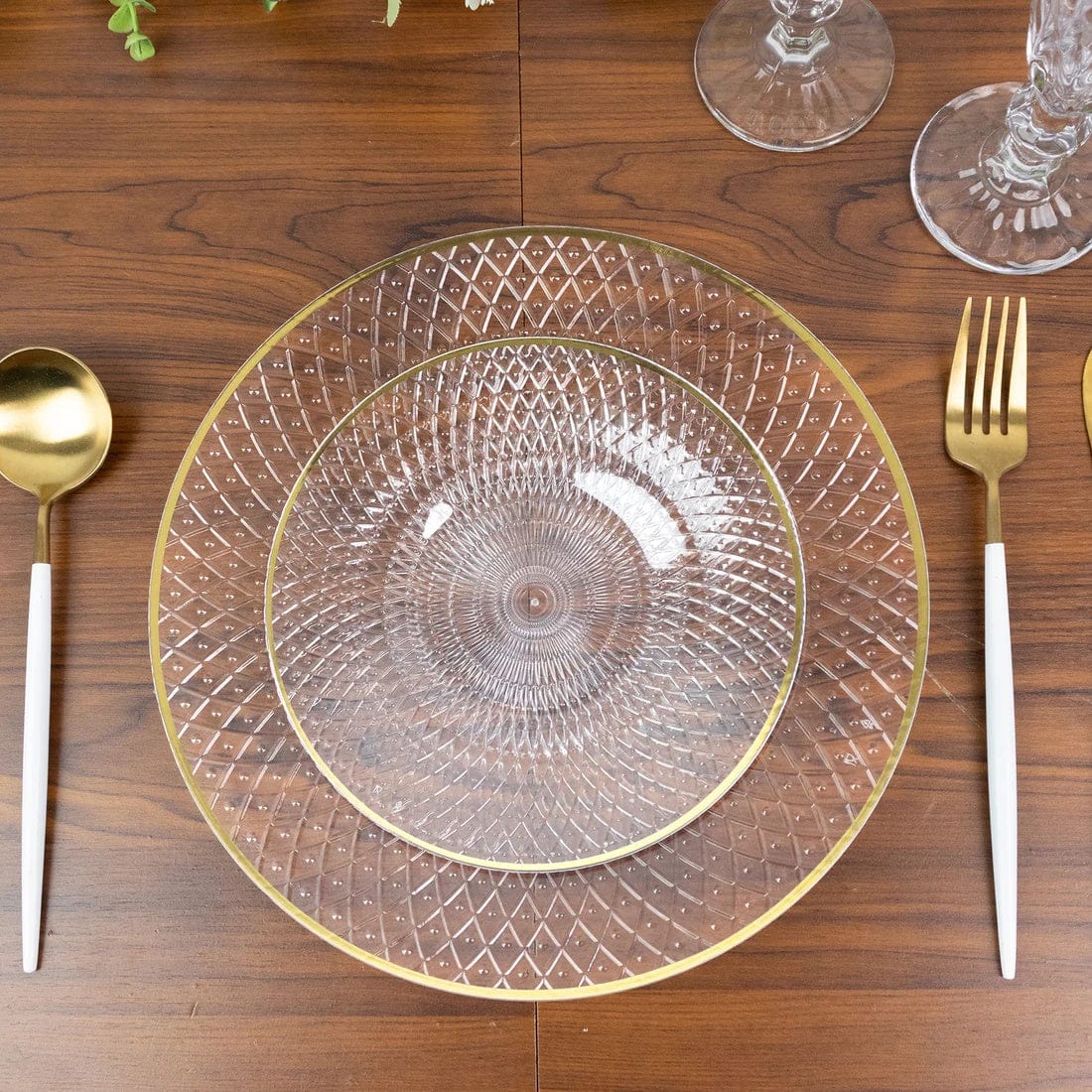 20 Plastic Round Salad Dinner Plates with Diamond Cut Pattern and Gold Rim