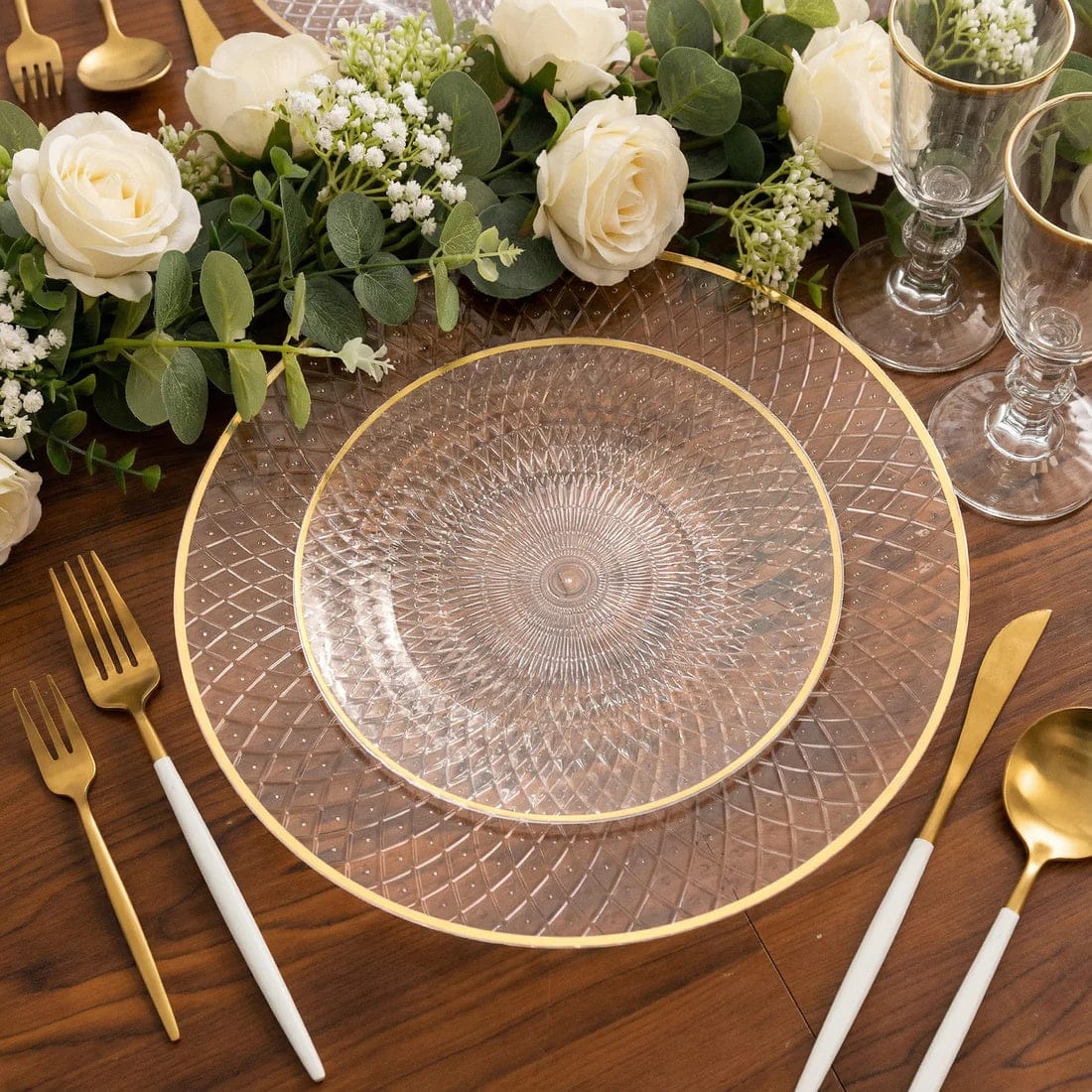 20 Plastic Round Salad Dinner Plates with Diamond Cut Pattern and Gold Rim