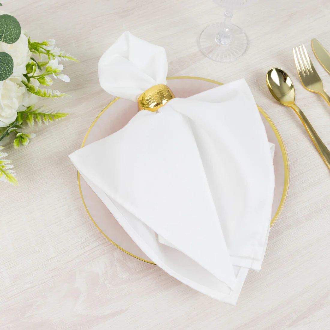 20 Plastic Round Salad Dinner Plates with Diamond Cut Pattern and Gold Rim