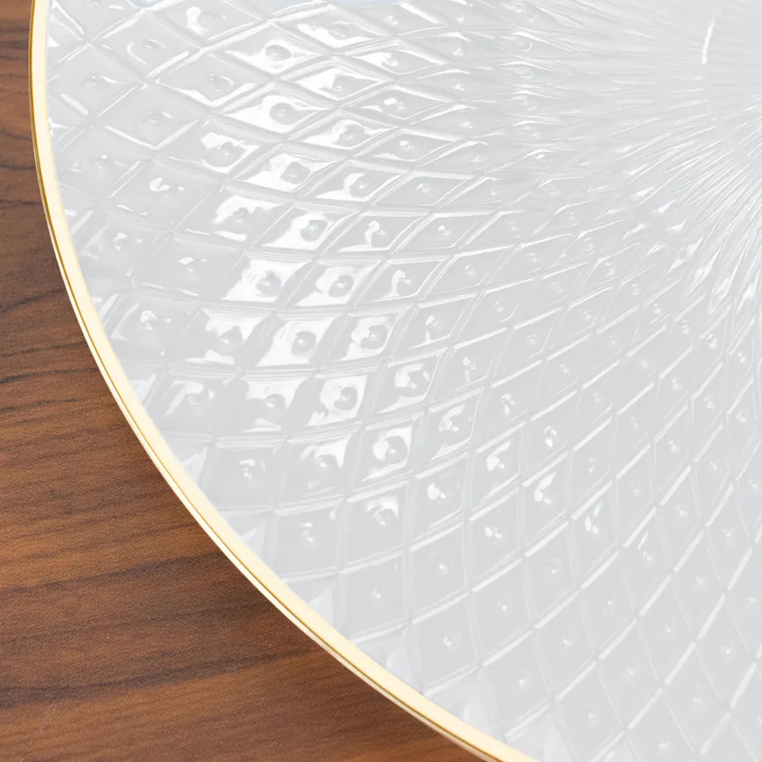 20 Plastic Round Salad Dinner Plates with Diamond Cut Pattern and Gold Rim