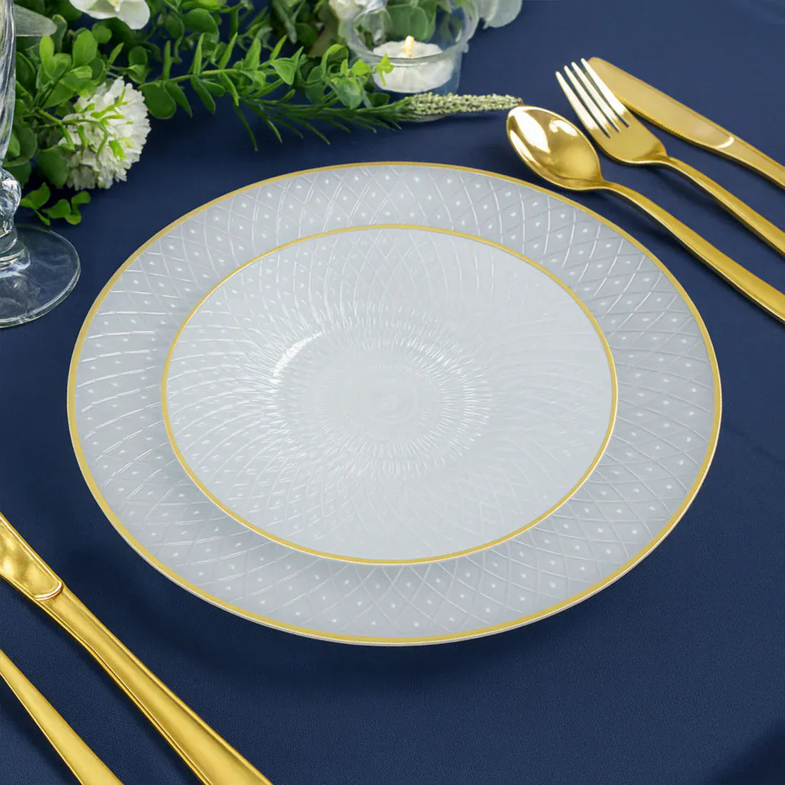20 Plastic Round Salad Dinner Plates with Diamond Cut Pattern and Gold Rim