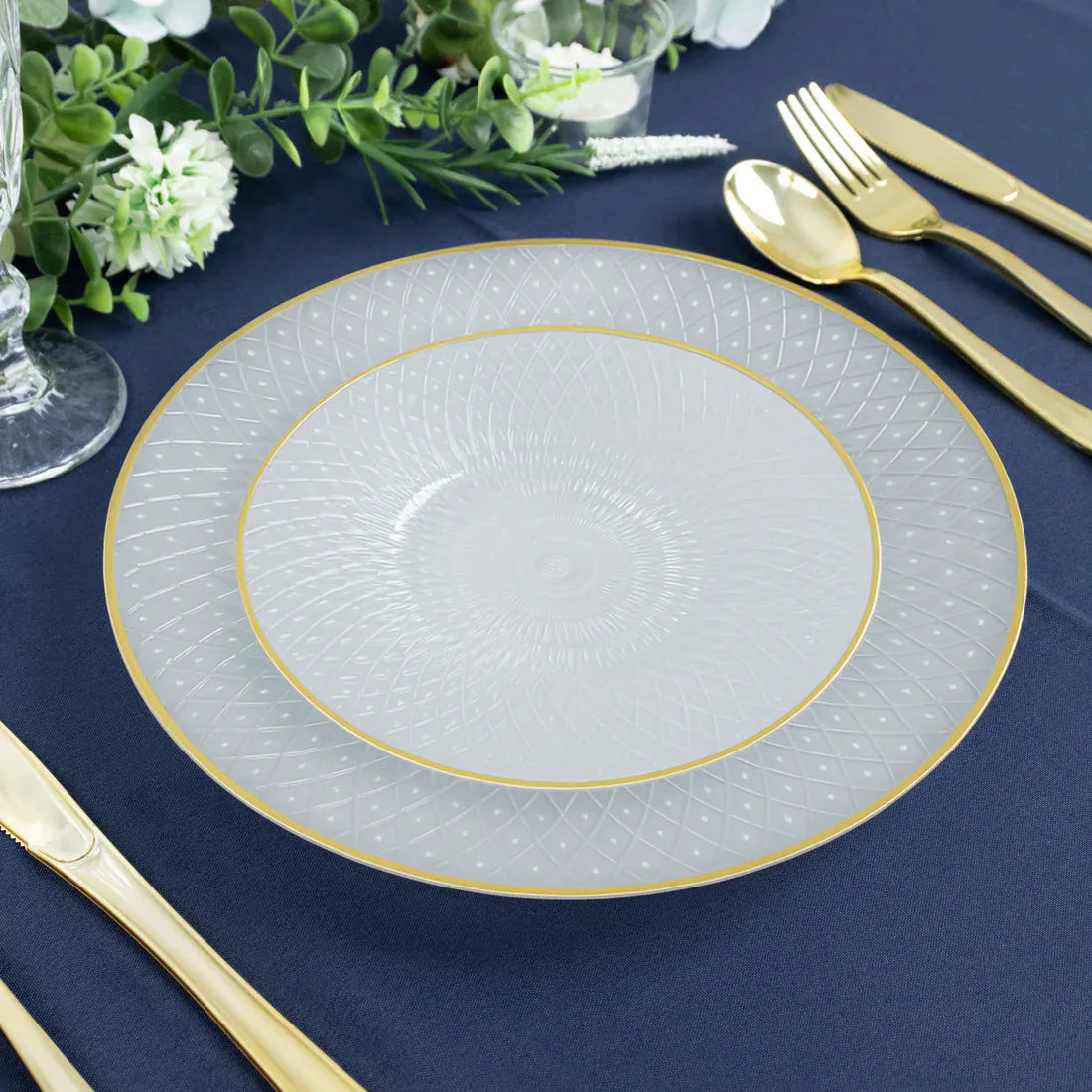 20 Plastic Round Salad Dinner Plates with Diamond Cut Pattern and Gold Rim
