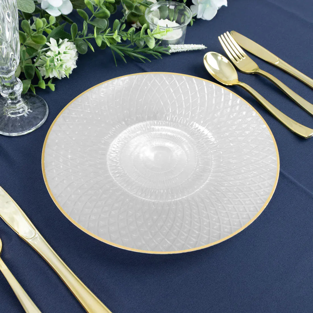 20 Plastic Round Salad Dinner Plates with Diamond Cut Pattern and Gold Rim
