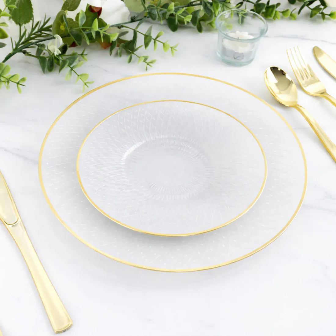 20 Plastic Round Salad Dinner Plates with Diamond Cut Pattern and Gold Rim