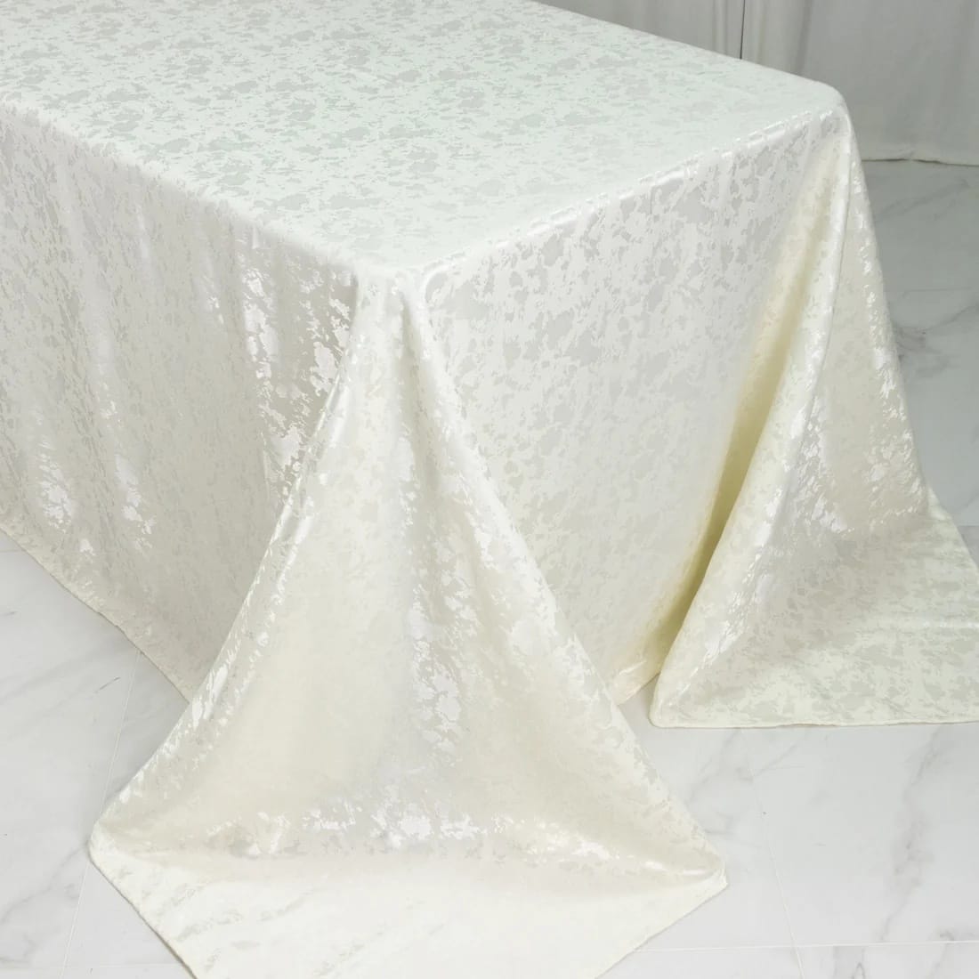 90x132 in Jacquard Polyester Rectangle Tablecloth Abstract Watercolor Design