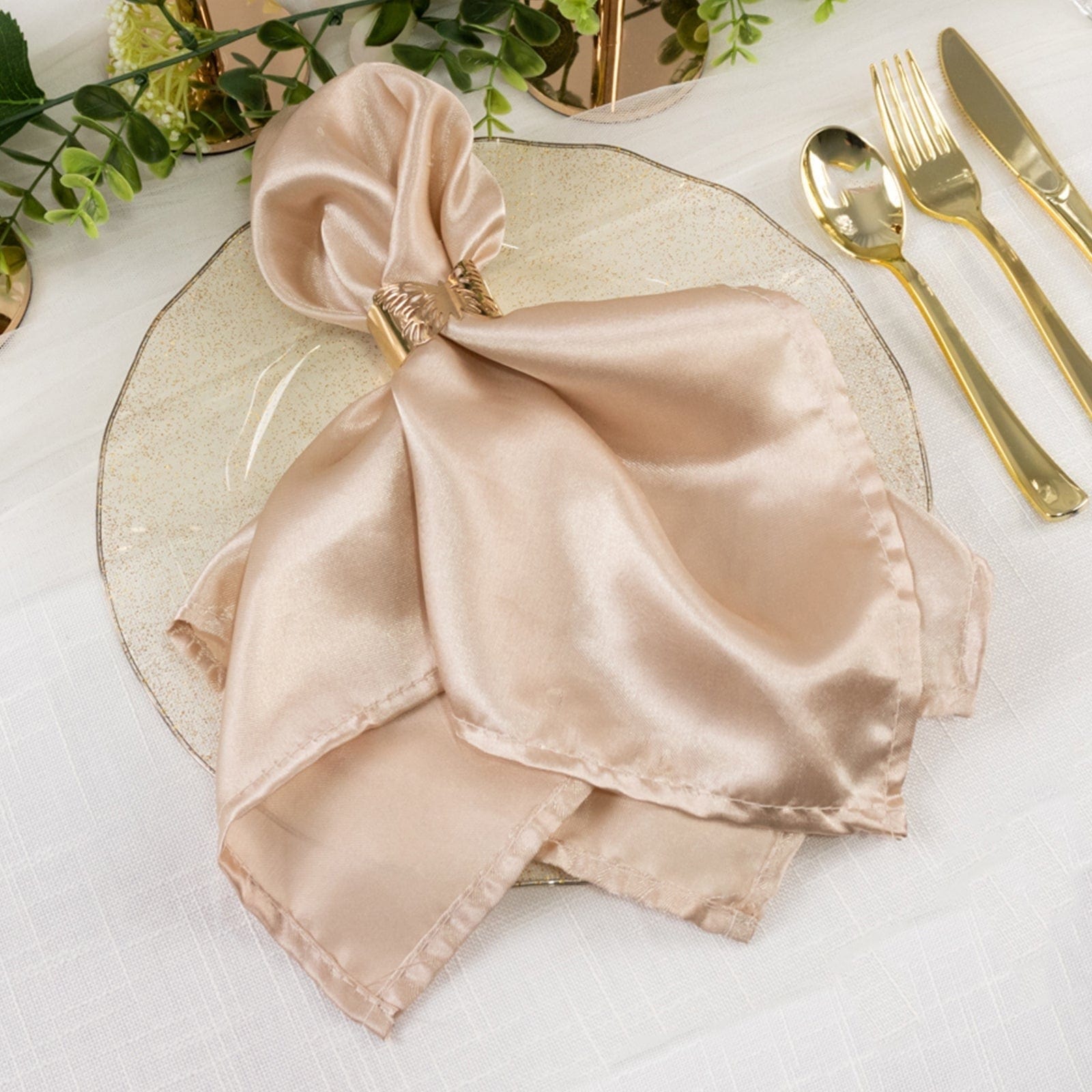 10 Round Disposable Salad Dinner Plastic Plates with Gold Wavy Trim