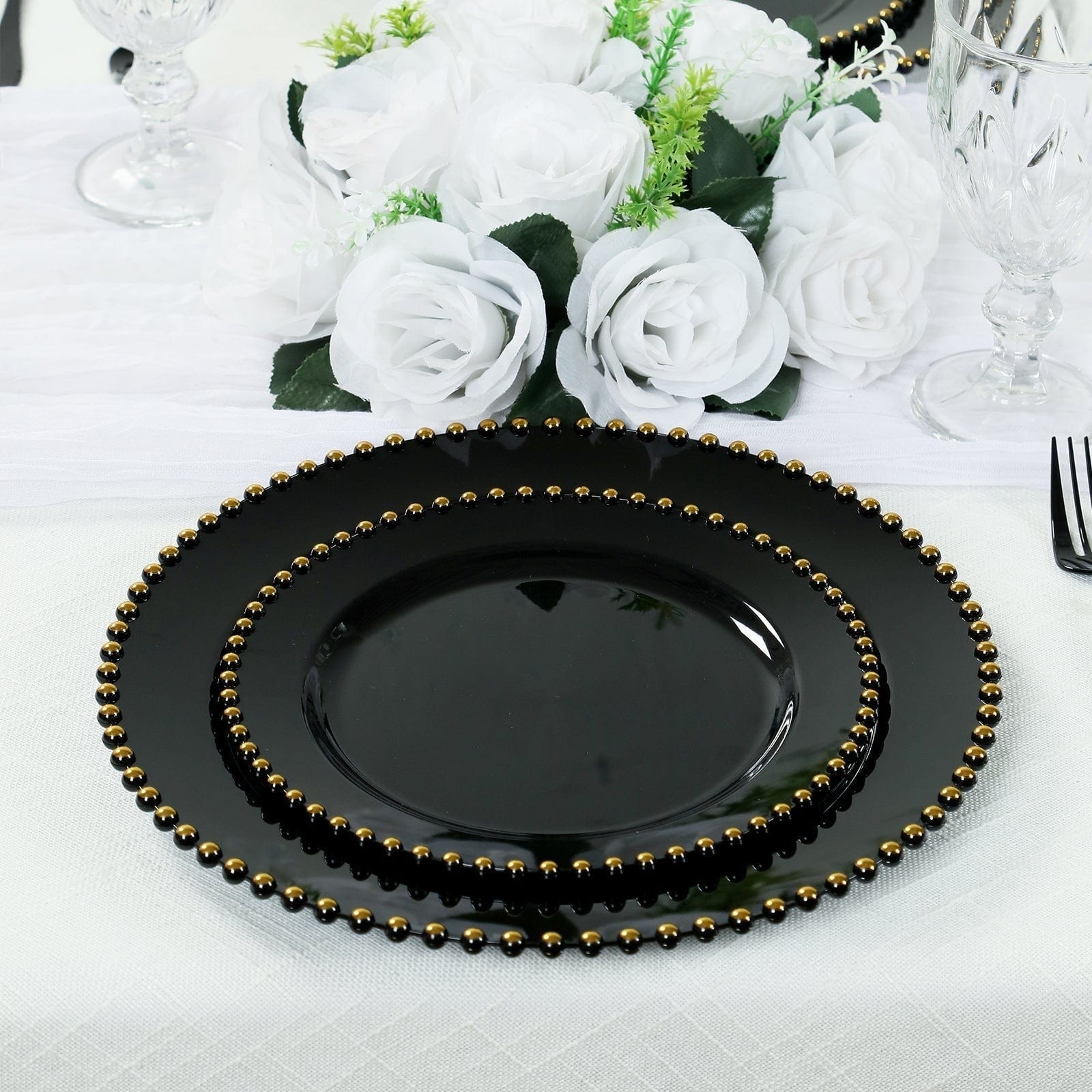 10 Round Disposable Plastic Salad and Dinner Plates with Beaded Trim