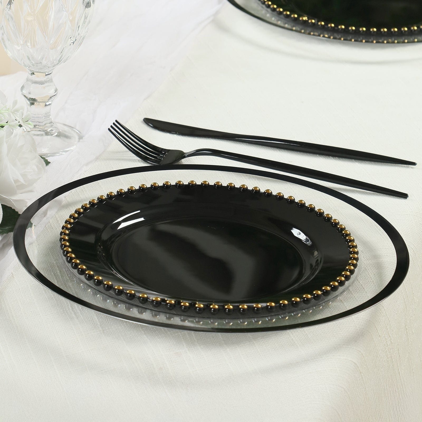 10 Round Disposable Plastic Salad and Dinner Plates with Beaded Trim