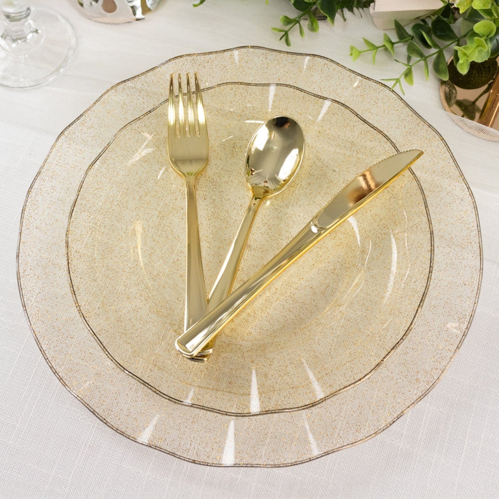 10 Round Disposable Salad Dinner Plastic Plates with Gold Wavy Trim